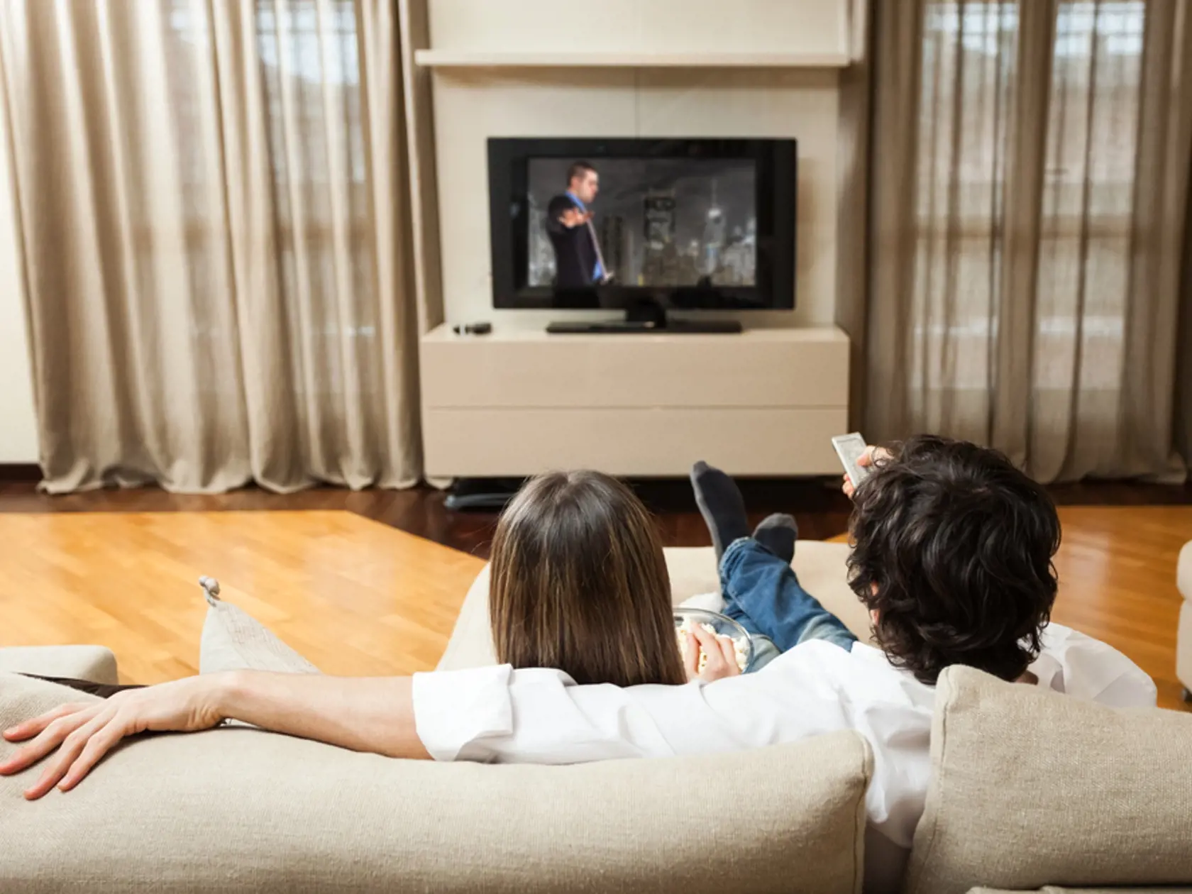 Výsledkom vzorca je fakt, že ročné sledovanie televízie pri dvoch či troch hodinách prevádzky denne vás bude stáť zhruba 18 eur.