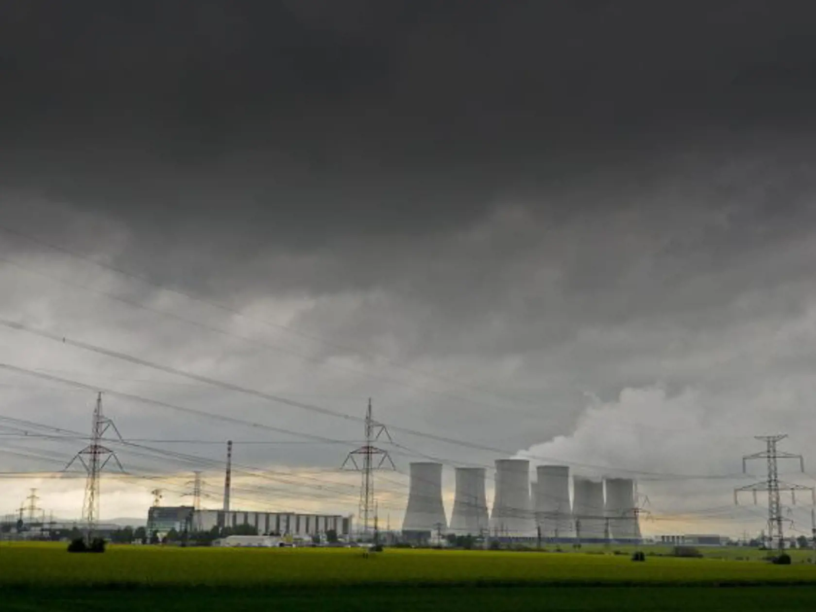 Ilustraèná snímka Jadrovej elektrárne Jaslovské Bohunice 3.mája 2011. FOTO TASR - Michal Svítok