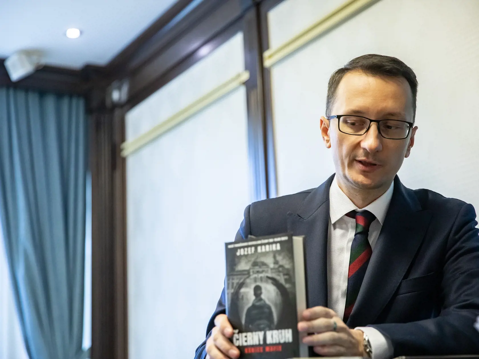 Tlačová konferencia knižného vydavateľstva Ikar. Na fotke: Jozef Karika
