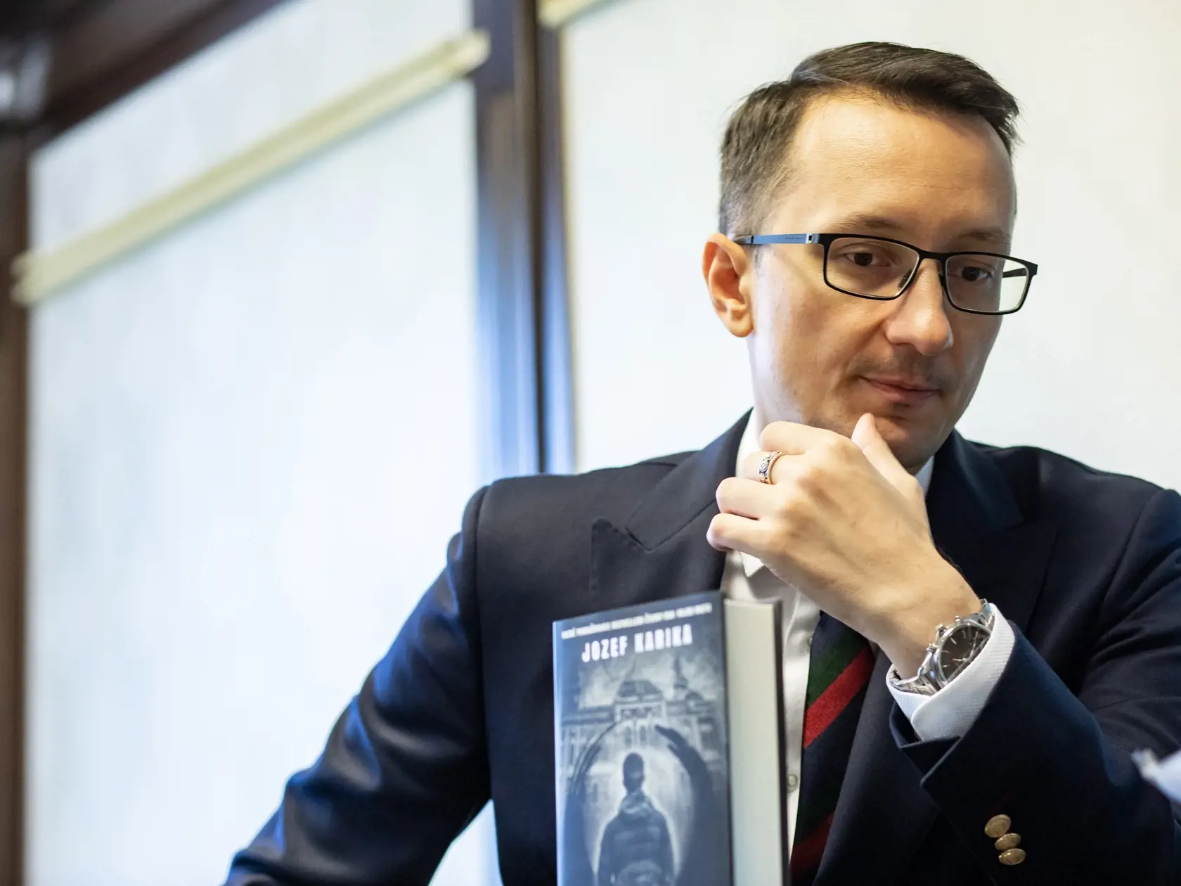 Tlačová konferencia knižného vydavateľstva Ikar. Na fotke: Jozef Karika