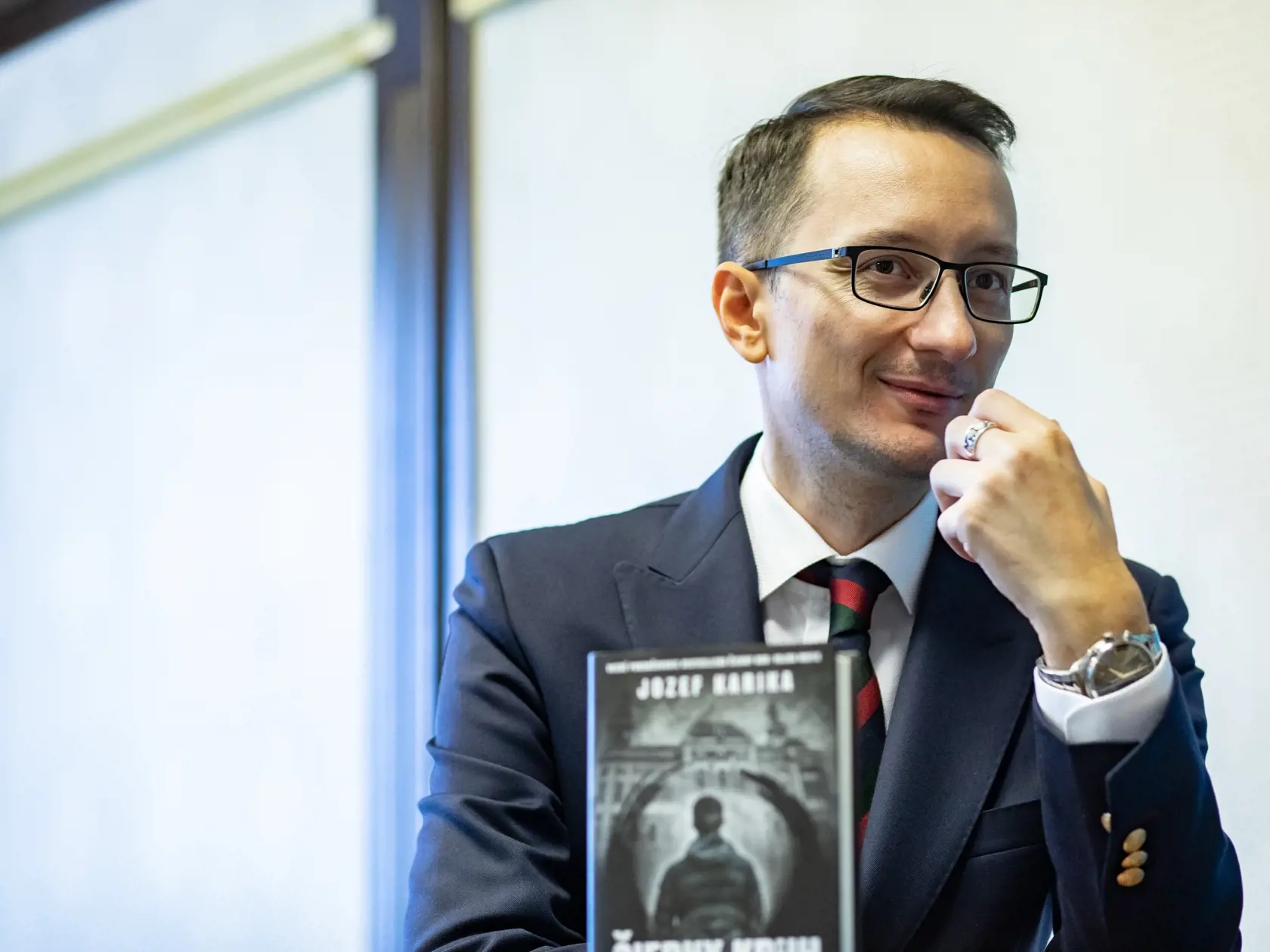 Tlačová konferencia knižného vydavateľstva Ikar. Na fotke: Jozef Karika