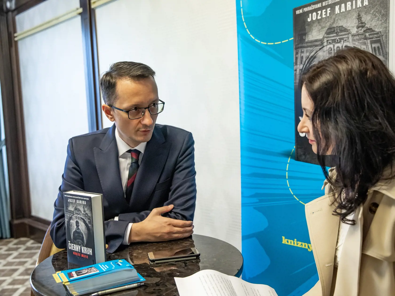 Tlačová konferencia knižného vydavateľstva Ikar. Na fotke: Jozef Karika