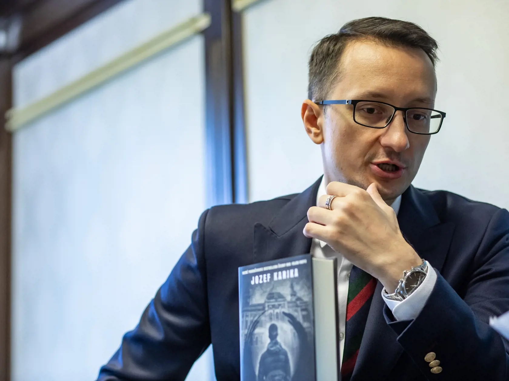 Tlačová konferencia knižného vydavateľstva Ikar. Na fotke: Jozef Karika