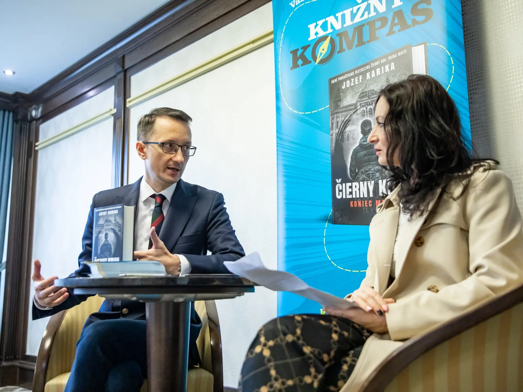 Tlačová konferencia knižného vydavateľstva Ikar. Na fotke: Jozef Karika