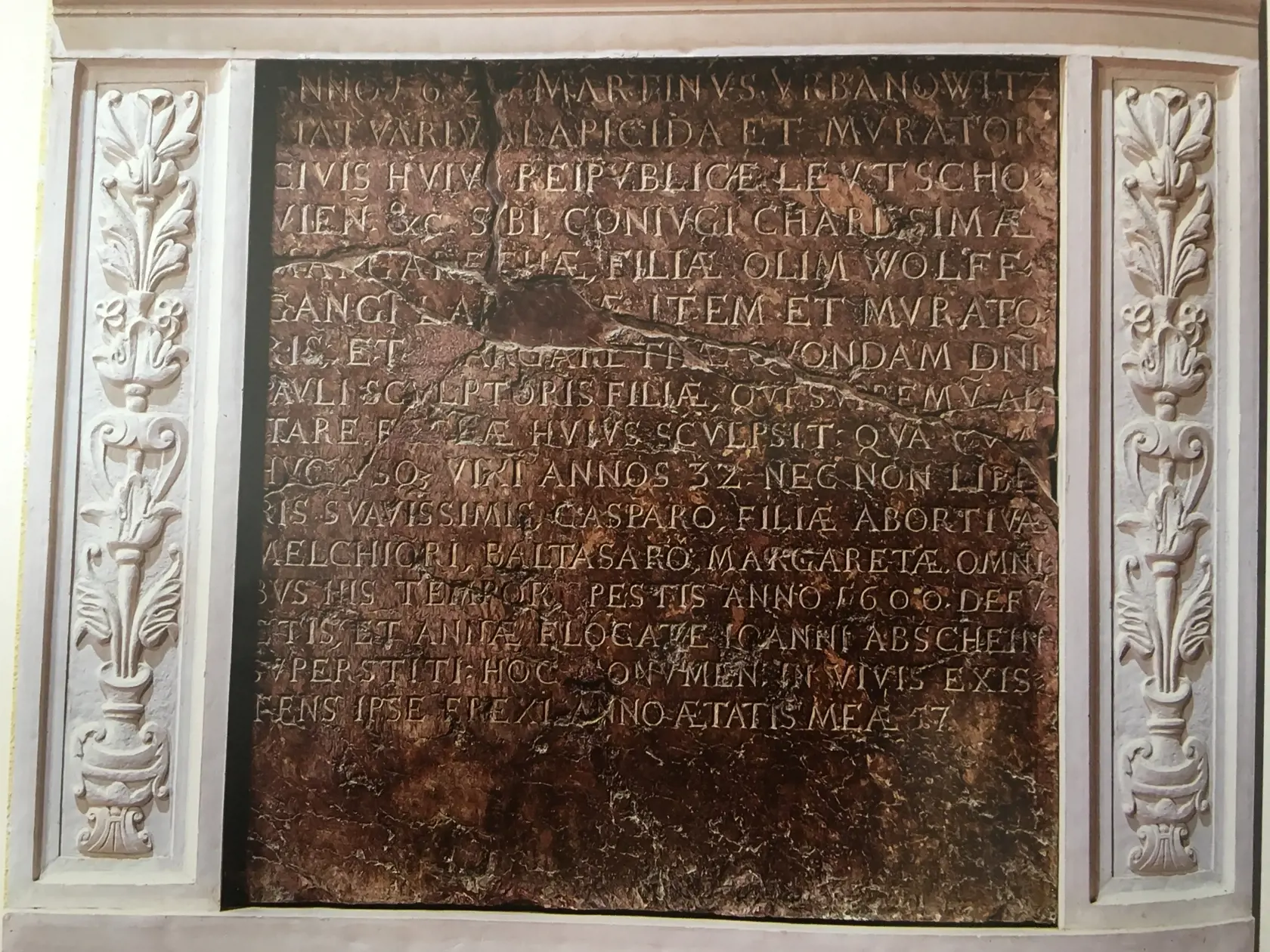 Epitaf kamenára Martina Urbanowitsa z roku 1621 je jedinou zachovanou písomnou zmienkou o autorske najvyššieho gotického oltára v Bazilike sv. Jakuba v Levoči. Obsahuje text, že jeho manželkou bola Margaréta, vnučka sochára Pavla, ktorý vyhotovil hlavný oltár v tomto kostole.