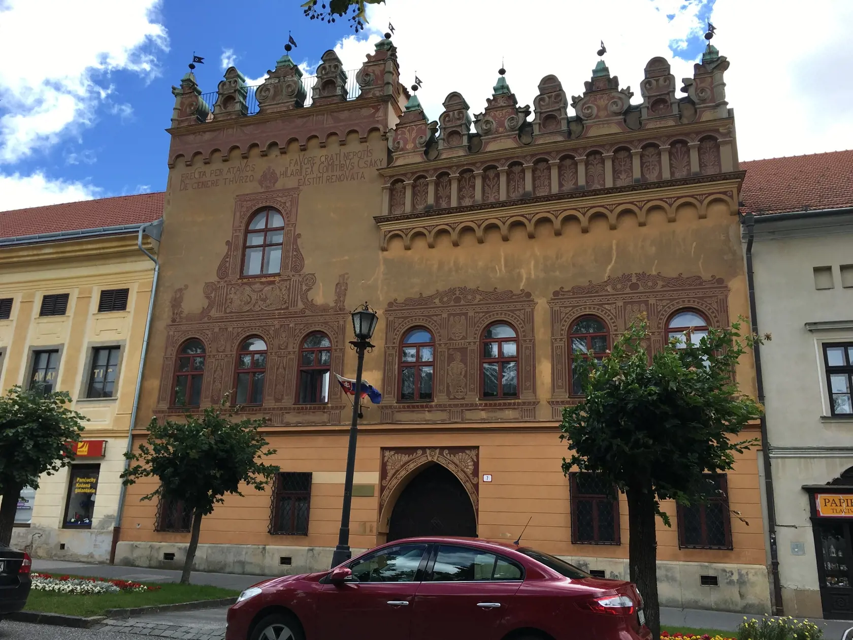 Thurzov dom na námestí v historickom centre Levoče je jedným z najkrajší a najzaujímavejších meštianskych domov. Ide o renesančný palác vyzdobený štítkovou atikou a bohatou sgrafitovou výzdobou. Bol postavený v 15. storočí a dlhý čas patril jednému z najvýznamnejších uhorských rodov - Thurzovcov. Bol to práve Ján Thurzo, na ktorého pozvanie prišiel do Levoče Majster Pavol. Dnes v bude sídli Štátny oblastný archív.