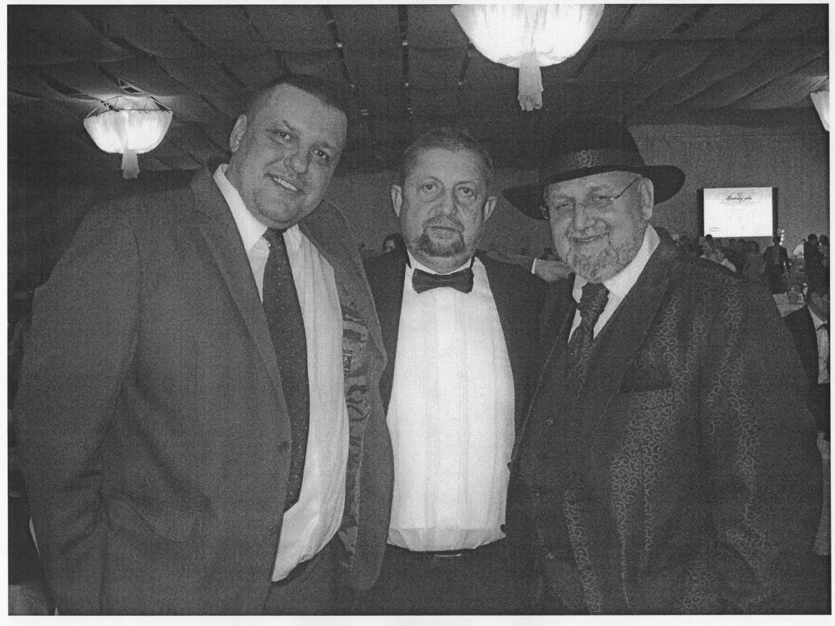 Dobrá spoločnosť.
Štefan Harabin, vľavo Milan Majerčík, vpravo Jozef Oklamčák, 2013 