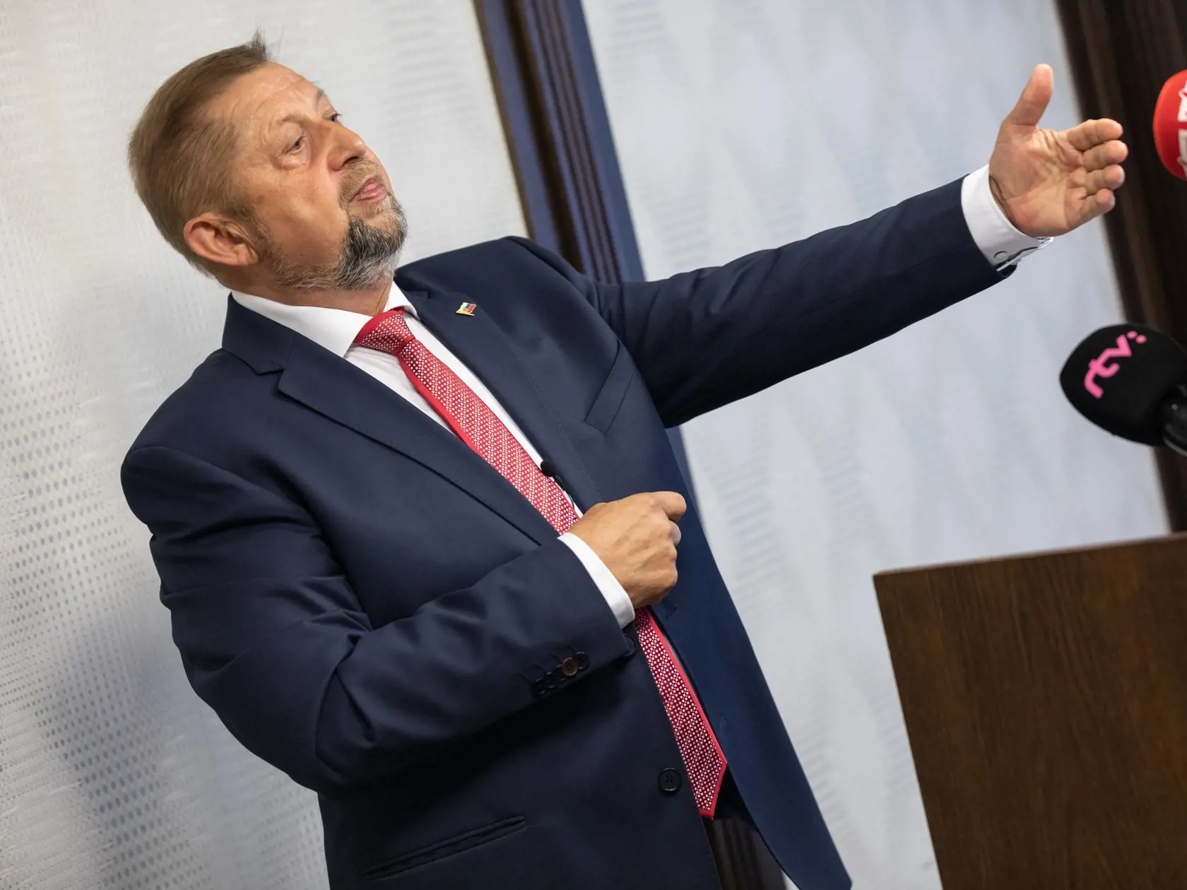 Tlačová konferencia Štefana Harabína v bratislavskom hoteli Apollo k menovaní novej prezidentky.