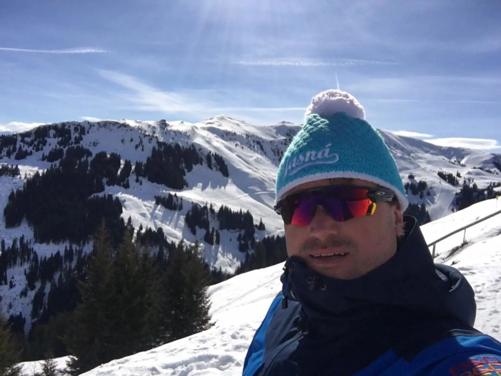 Igor Rattaj predseda predstavenstva a CEO spoločnosti Tatry Mountain Resorts (TMR) odporúča preveriť, či má správca povolenia alebo nie a od toho sa odvíja, či môže svietiť alebo nie.