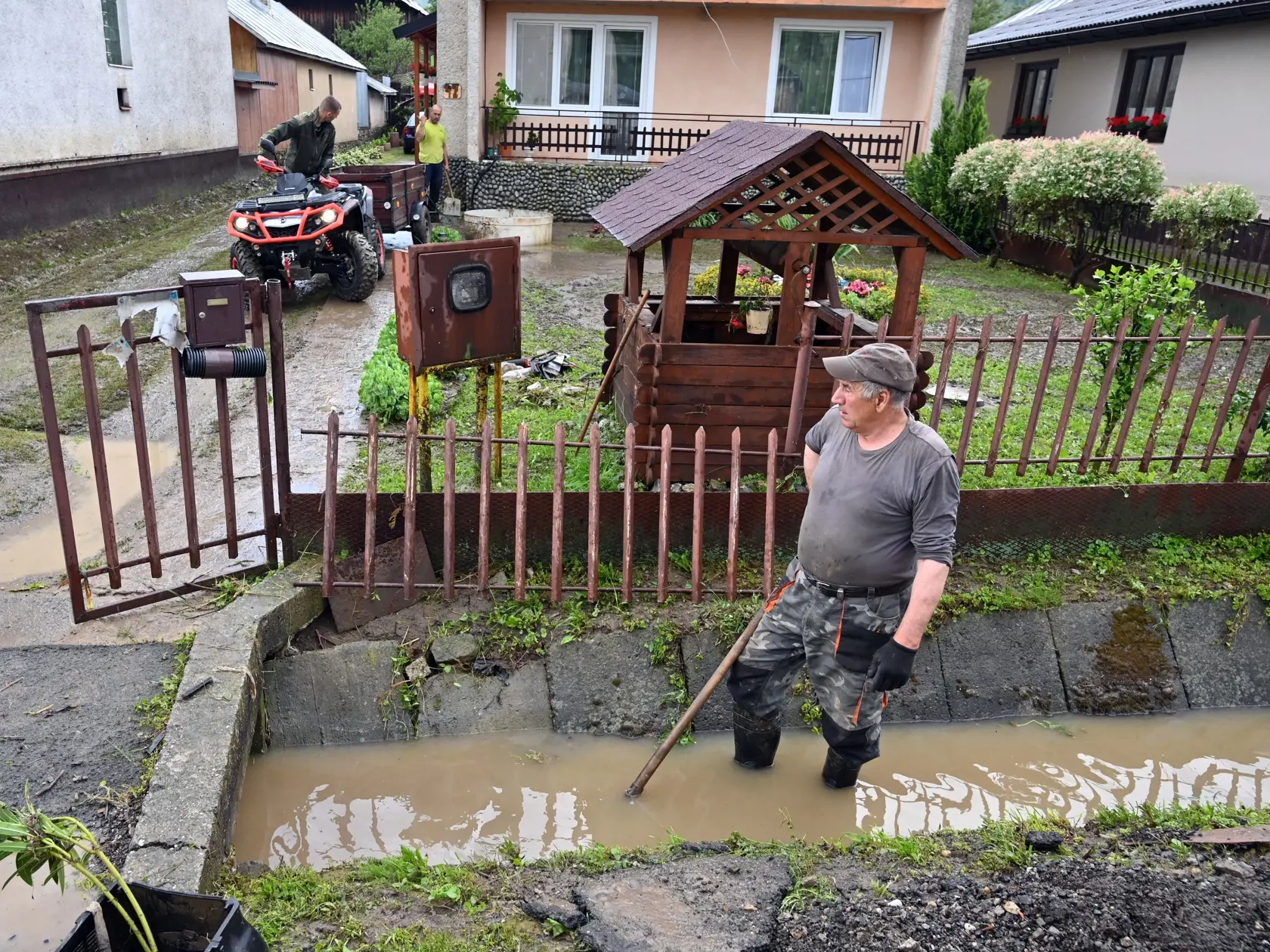 Na snímke situácia po bleskovej povodni v obci Pichne v okrese Snina 19. júna 2020. FOTO TASR - Roman Hanc