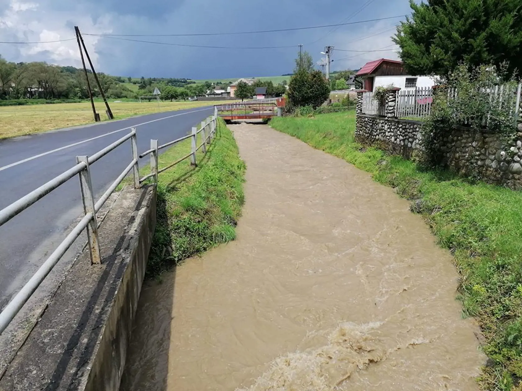 Veľká voda v obci Pichne