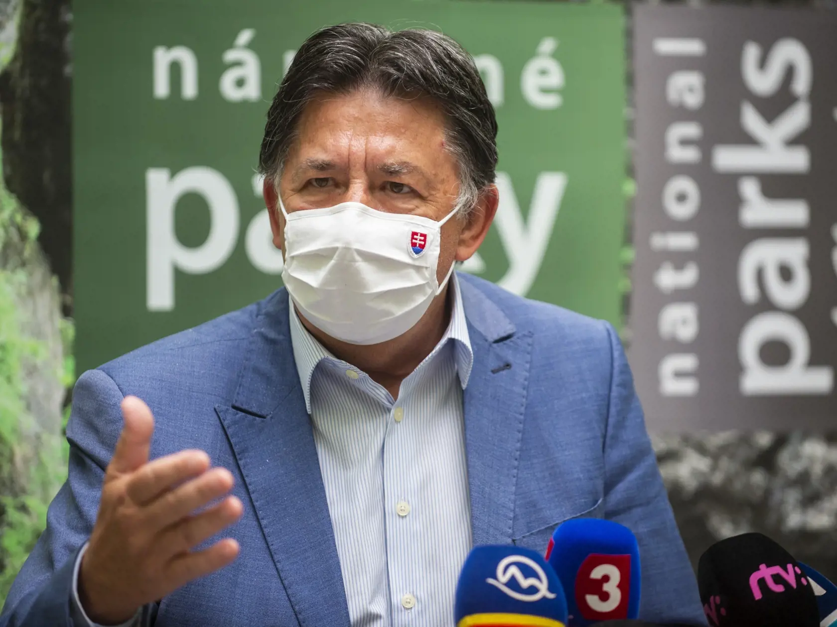 Na snímke minister životného prostredia SR Ján Budaj počas tlačovej konferencie na tému Zonácia národných parkov 18. júna 2020 v Bratislave. FOTO TASR – Jakub Kotian