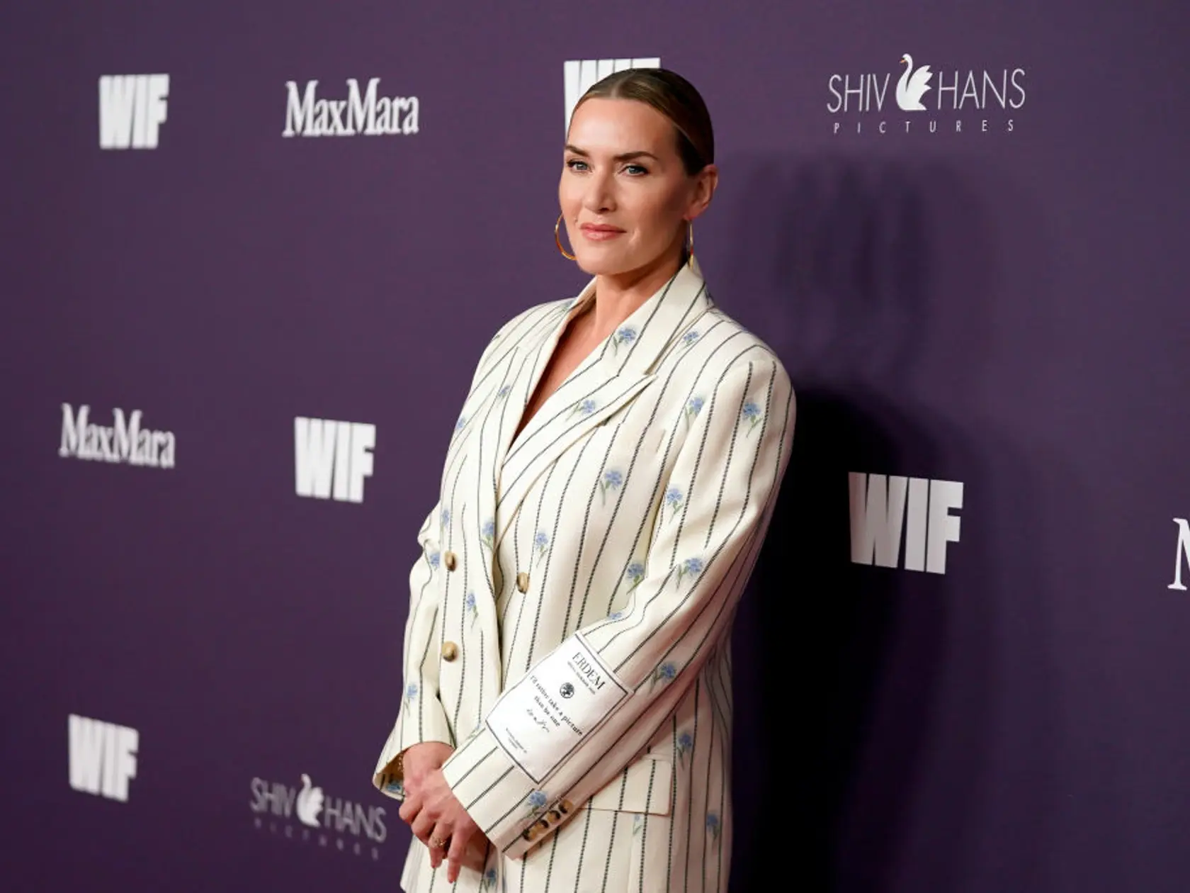 Nalepkovať ženy na základe ich vzhľadu, považuje Kate Winslet za bizarné. Herečka sa za svoje krivky ani vrásky nehanbí. Ba práve naopak, je na ne hrdá, odrážajú totiž život.