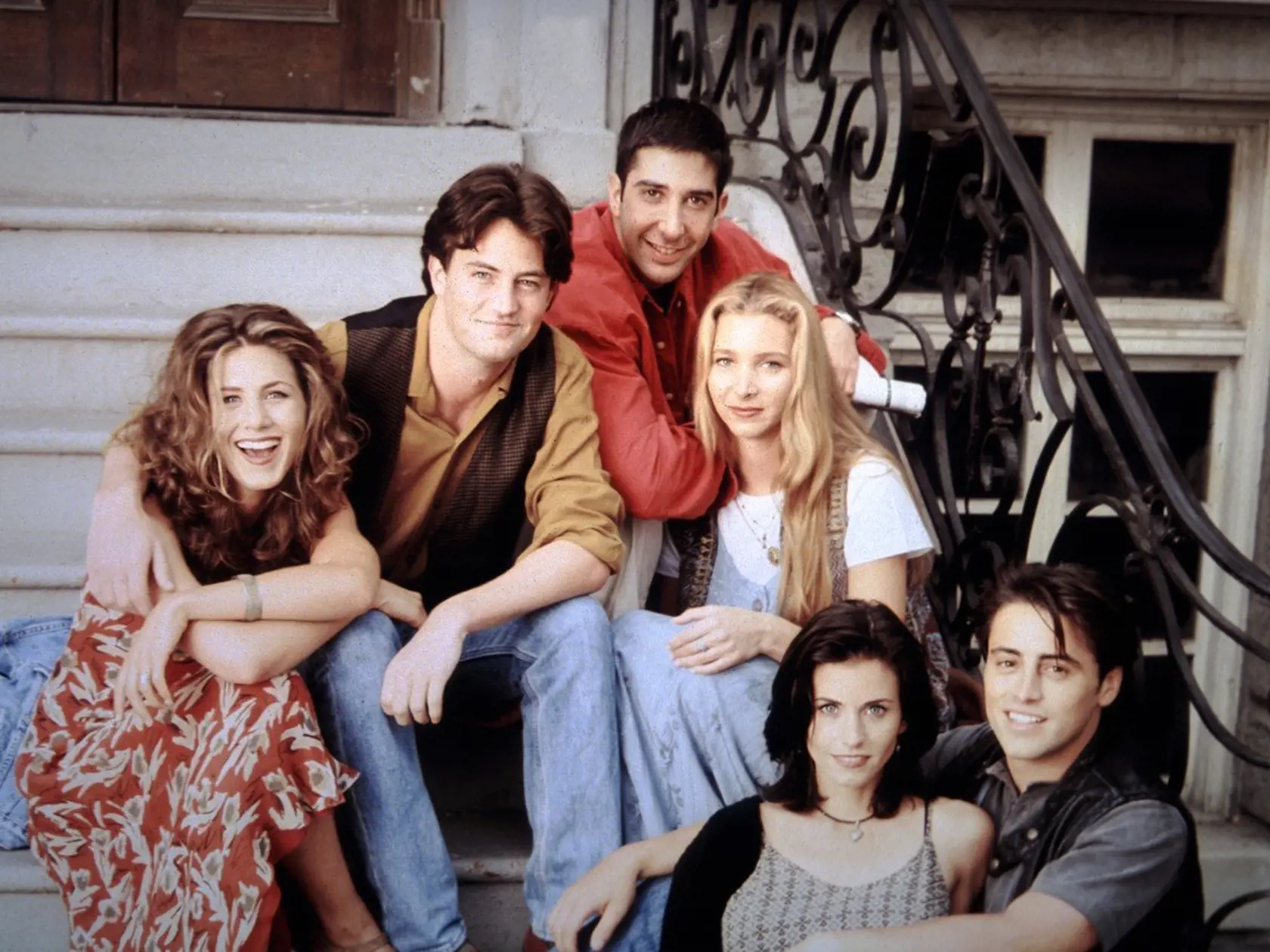 Zomrel herec Matthew Perry zo sitkomu Priatelia.