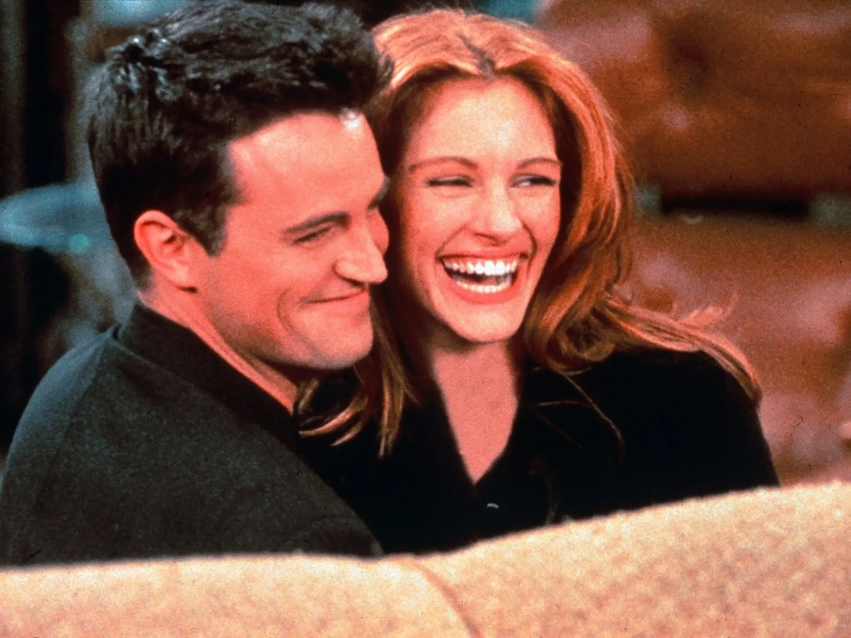 Matthew Perry a Julia Roberts spolu účinkovali v jednej z epizód Priateľov.