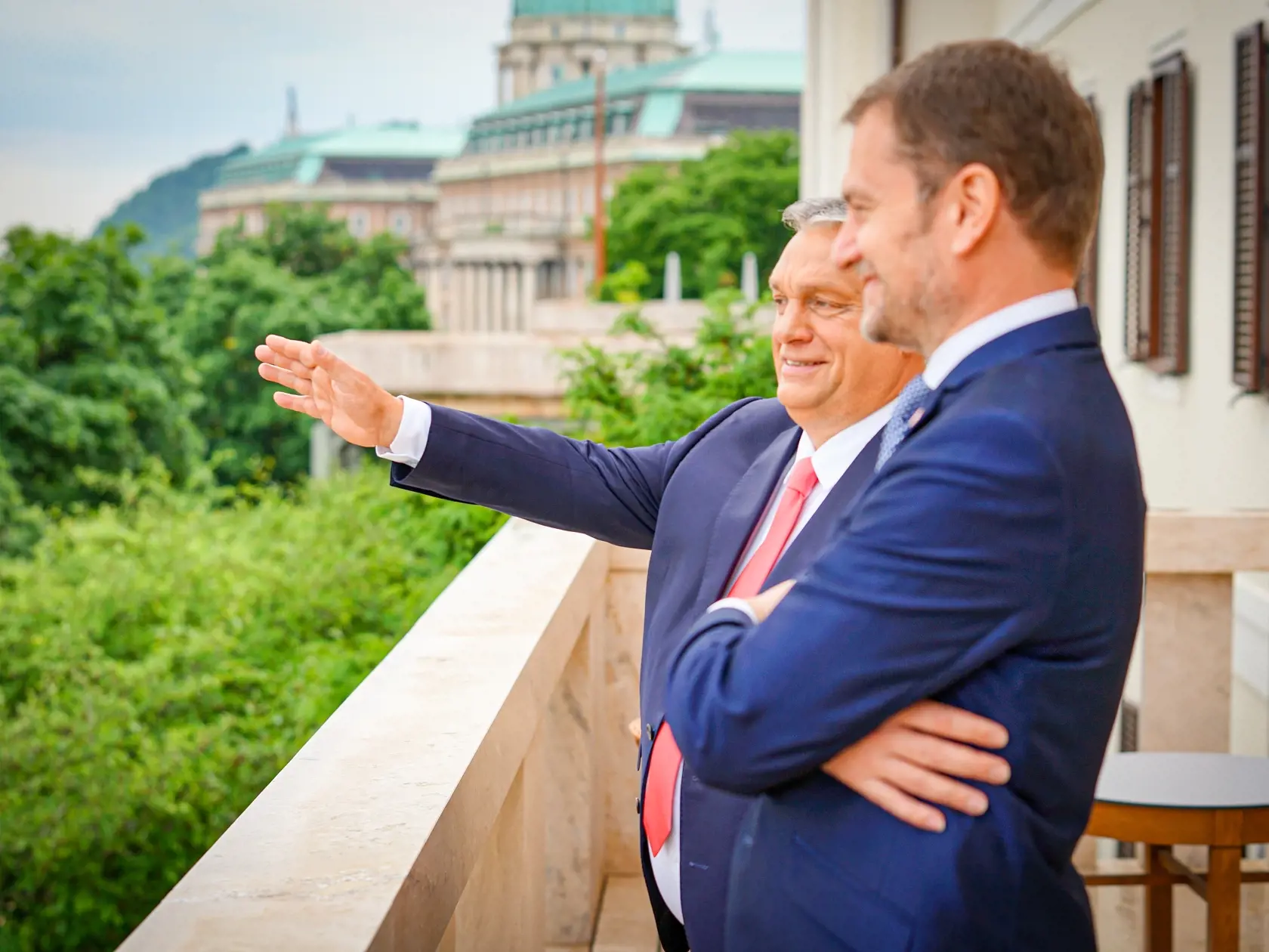 Slovenský expremiér Igor Matovič (vpravo) a maďarský premiér Viktor Orbán