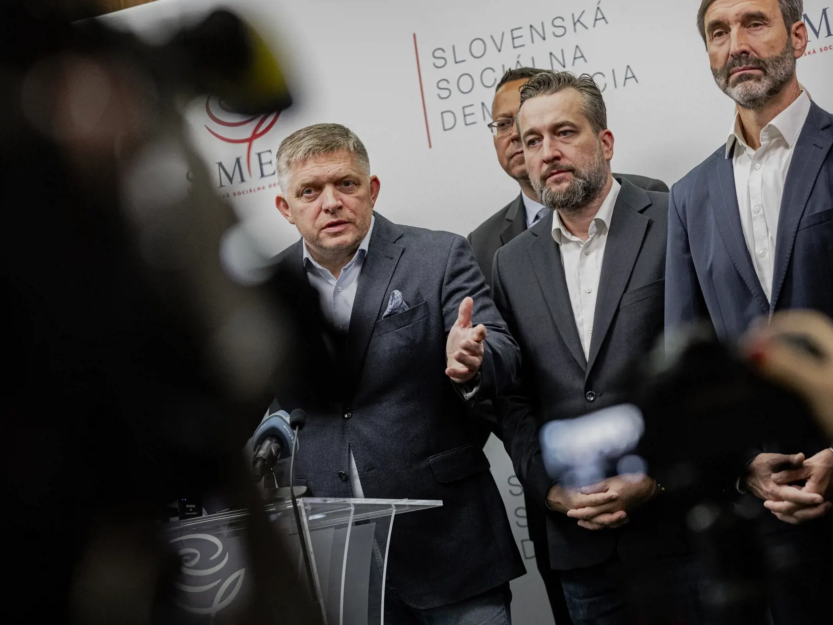 Fico vstal z popola ako Fénix. Podľa politológa za to môže viacero faktorov a skutočností.