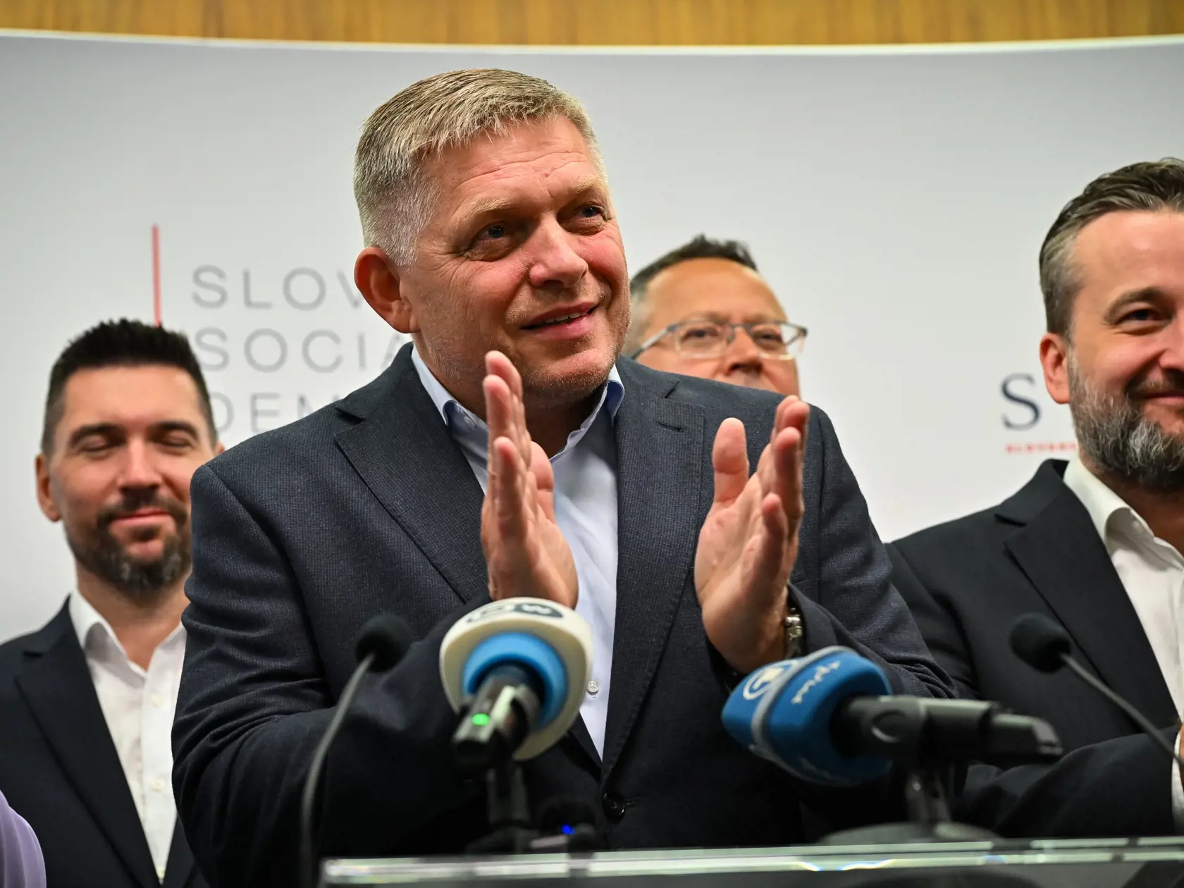 Fico vstal z popola ako Fénix. Podľa politológa za to môže viacero faktorov a skutočností.