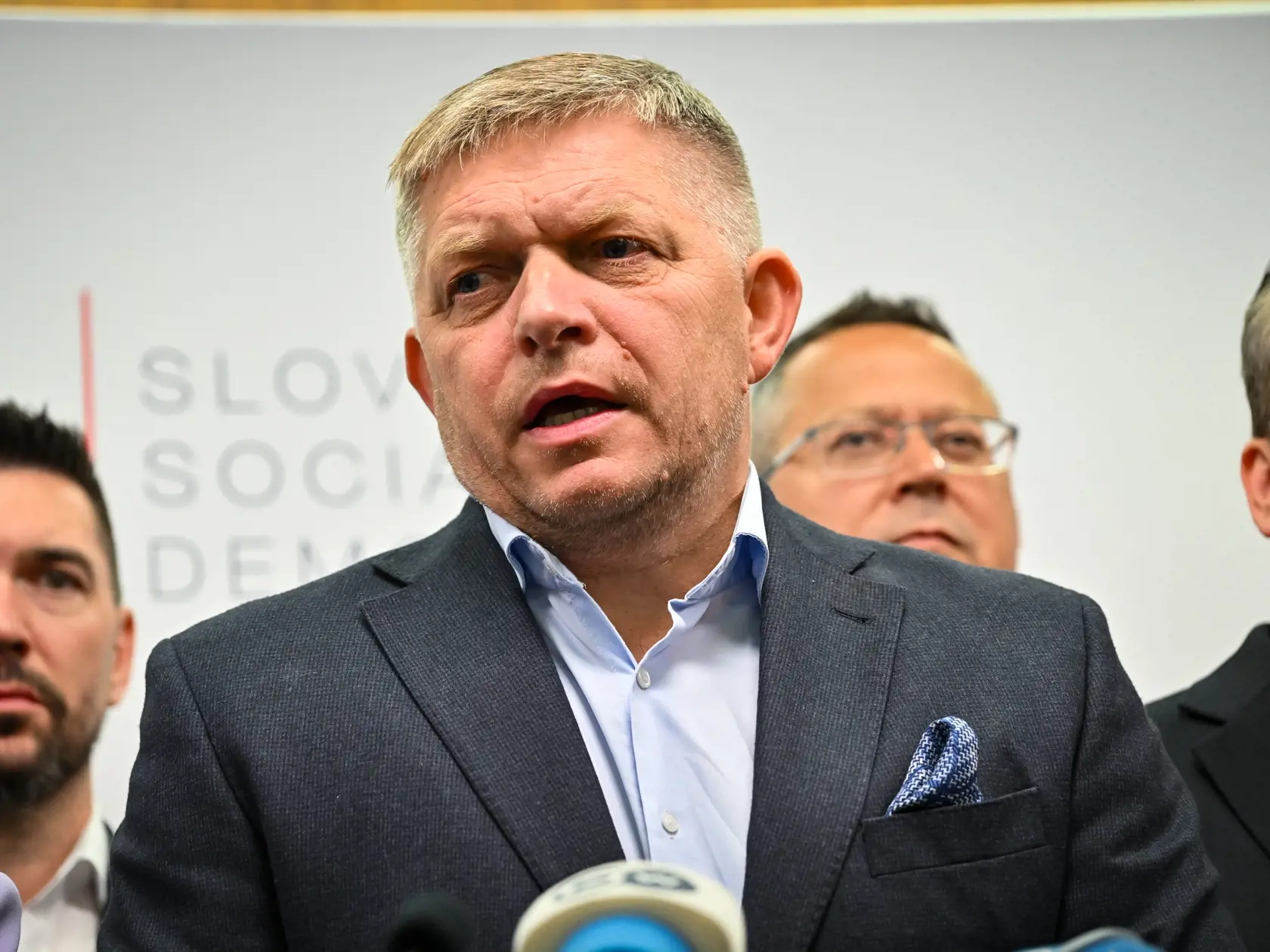 Fico vstal z popola ako Fénix. Podľa politológa za to môže viacero faktorov a skutočností.
