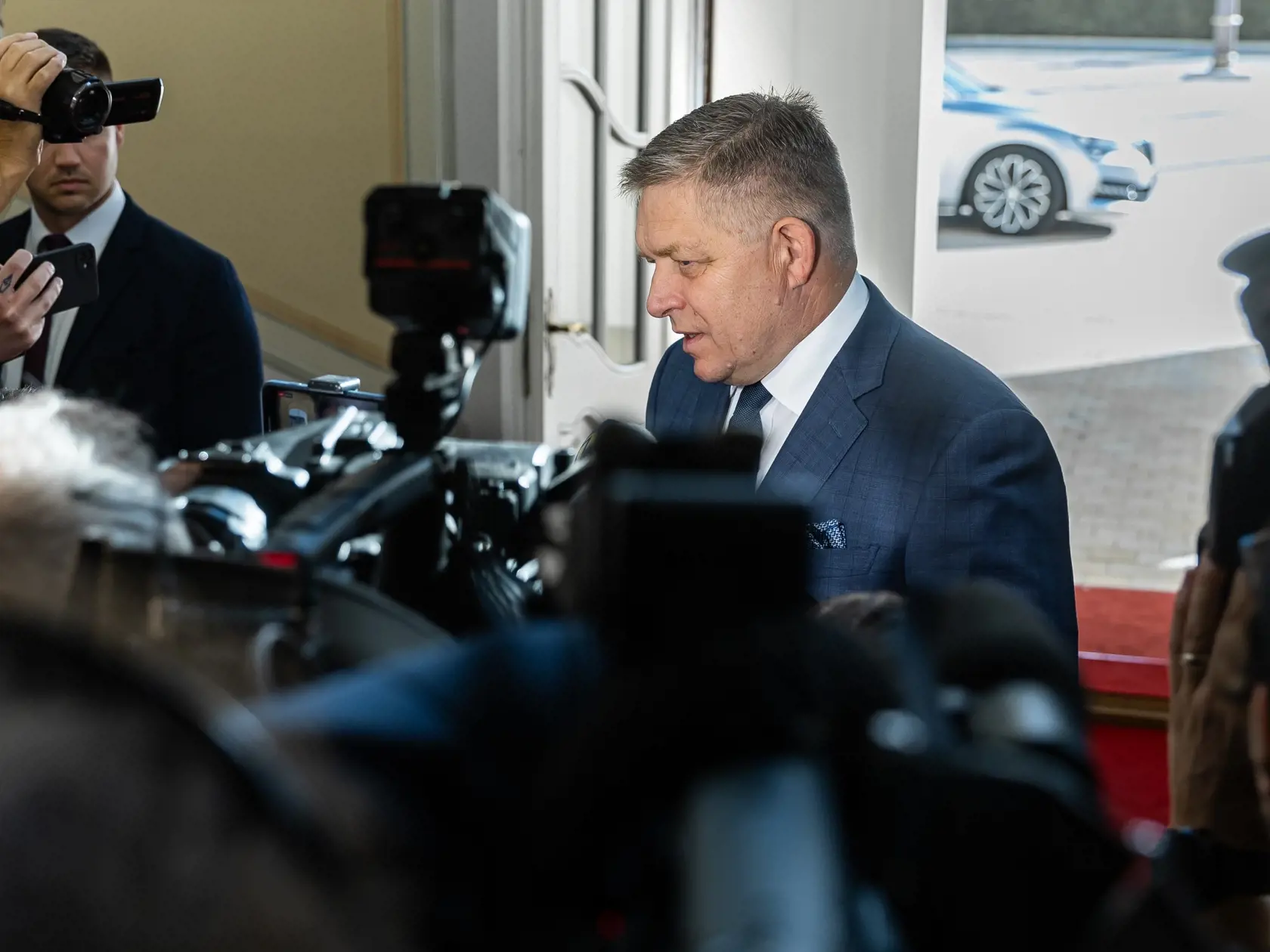 Fico vstal z popola ako Fénix. Podľa politológa za to môže viacero faktorov a skutočností.