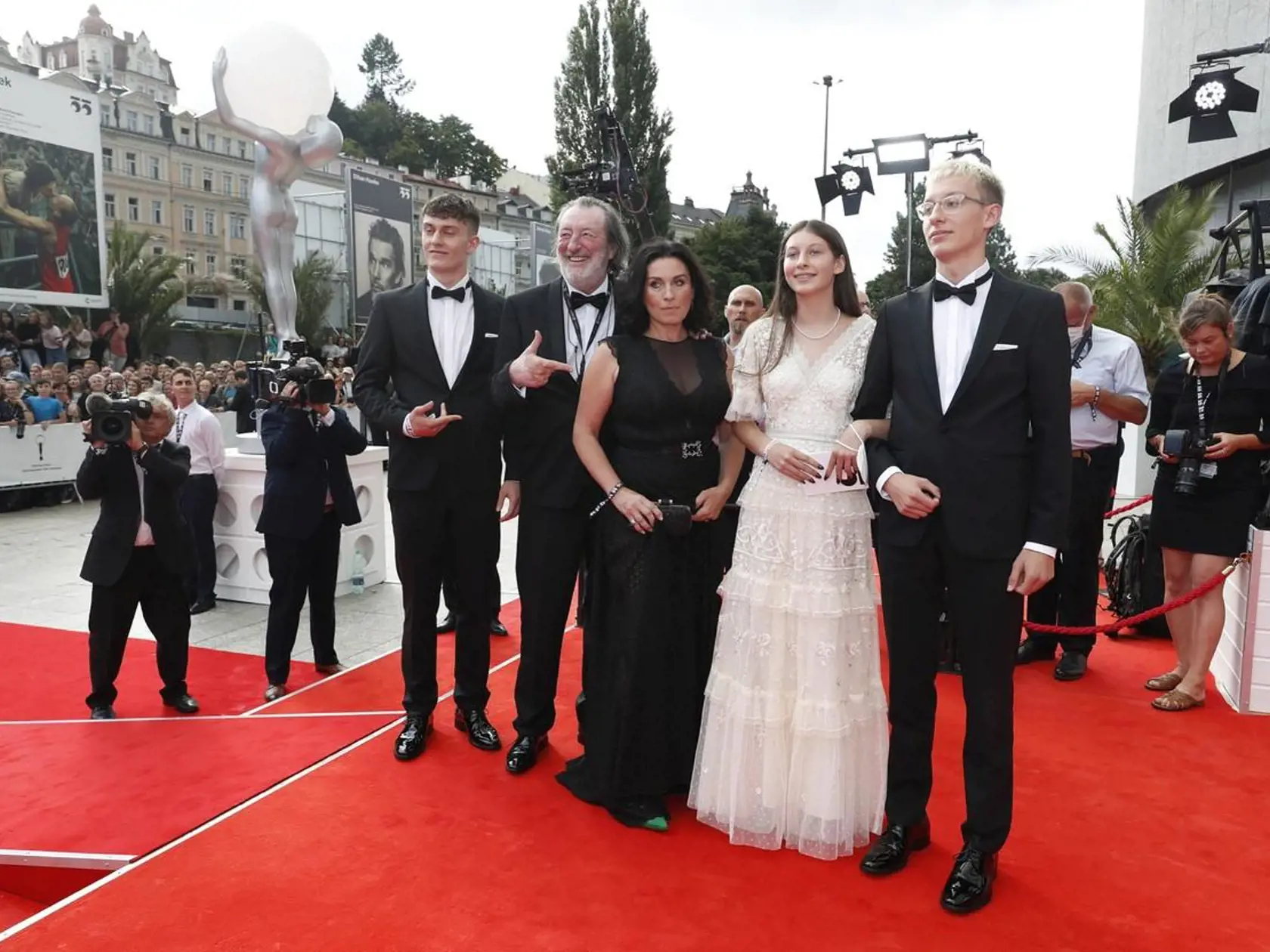 Bolek Polívka, Marcela Černá, synovia František a Jan, dcéra Mariana