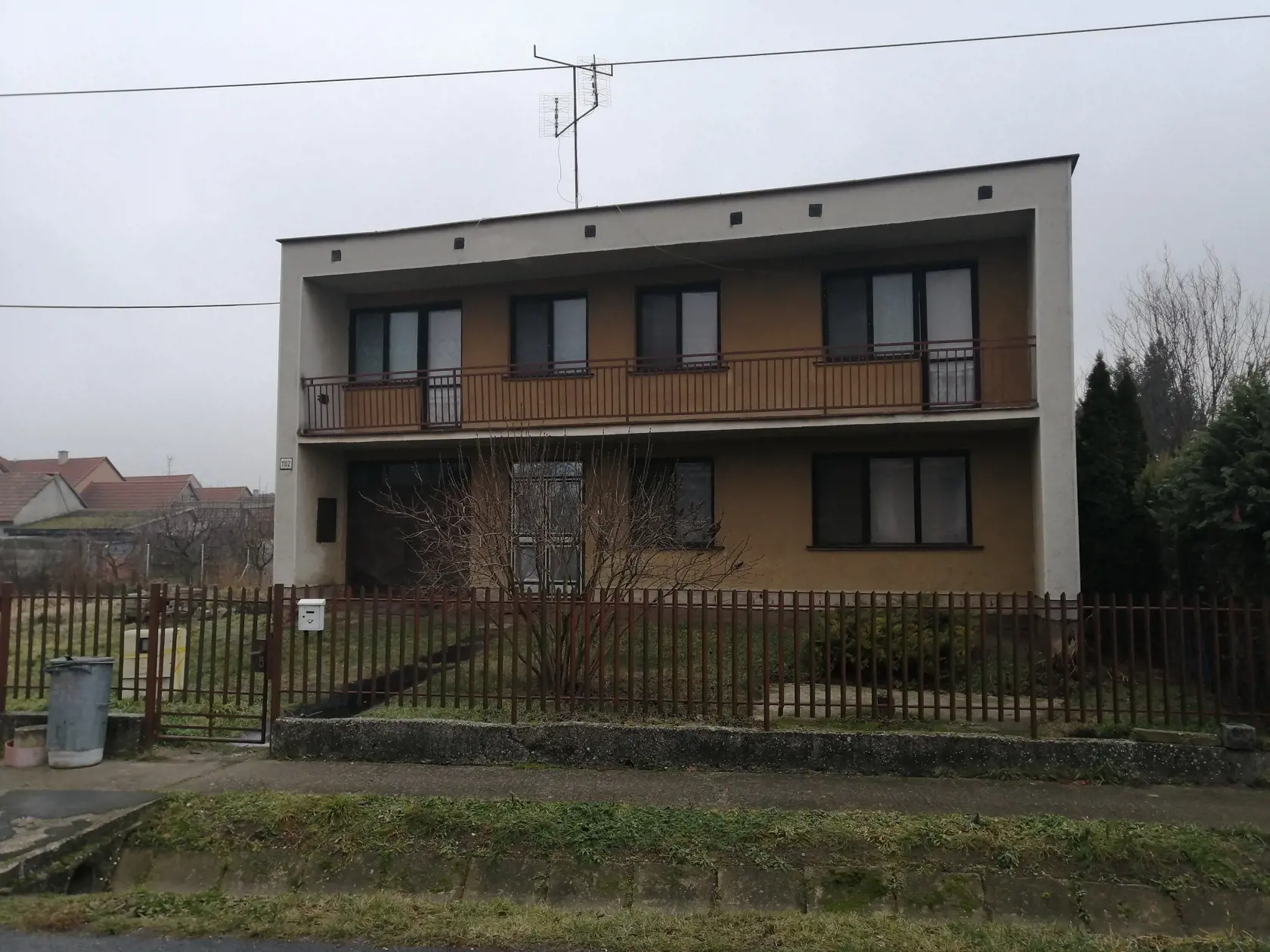 V tomto dome býval Štefan a jeho mama spolu so zohavenou mŕtvolou.