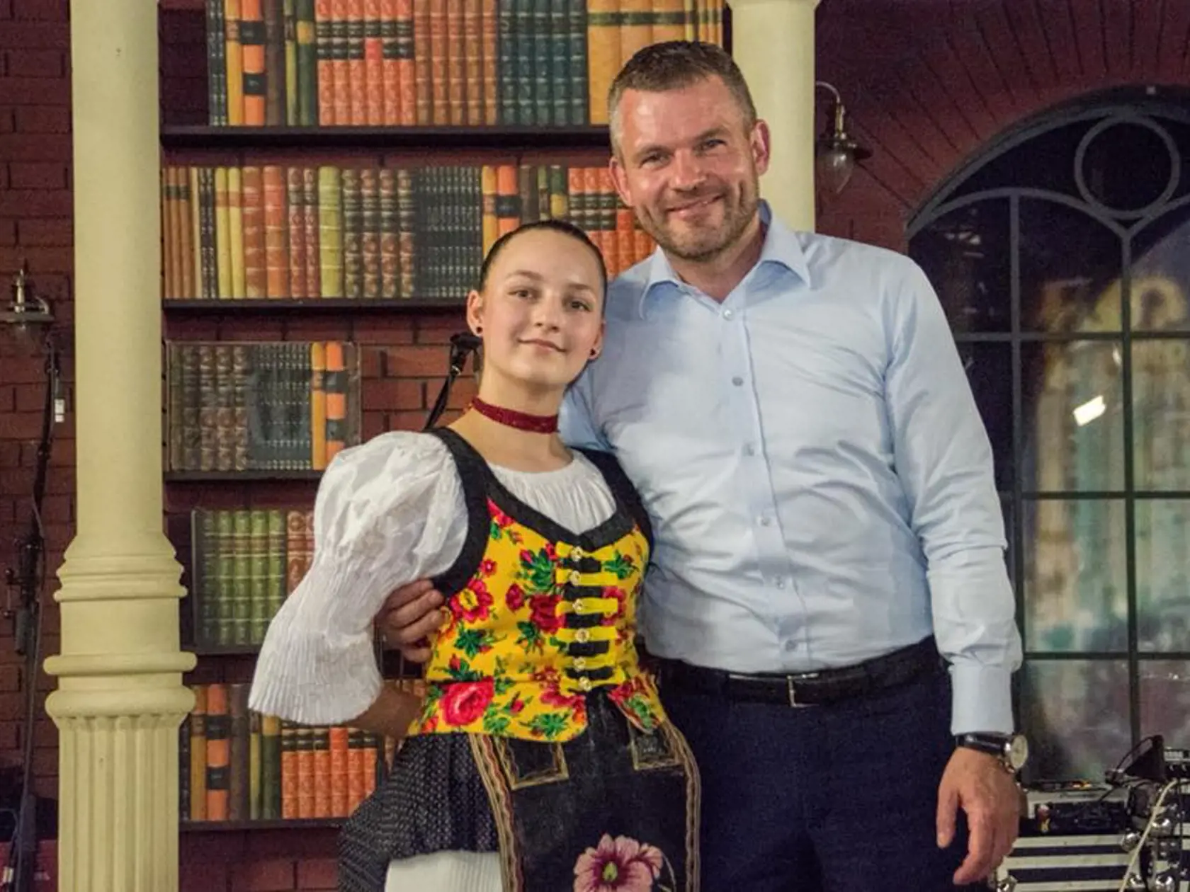 Peter Pellegrini má k folklóru blízko.