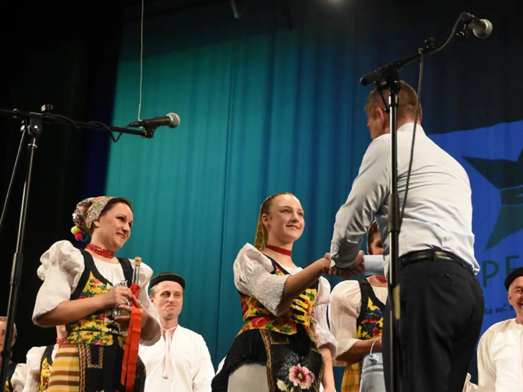 Peter Pellegrini má k folklóru blízko.