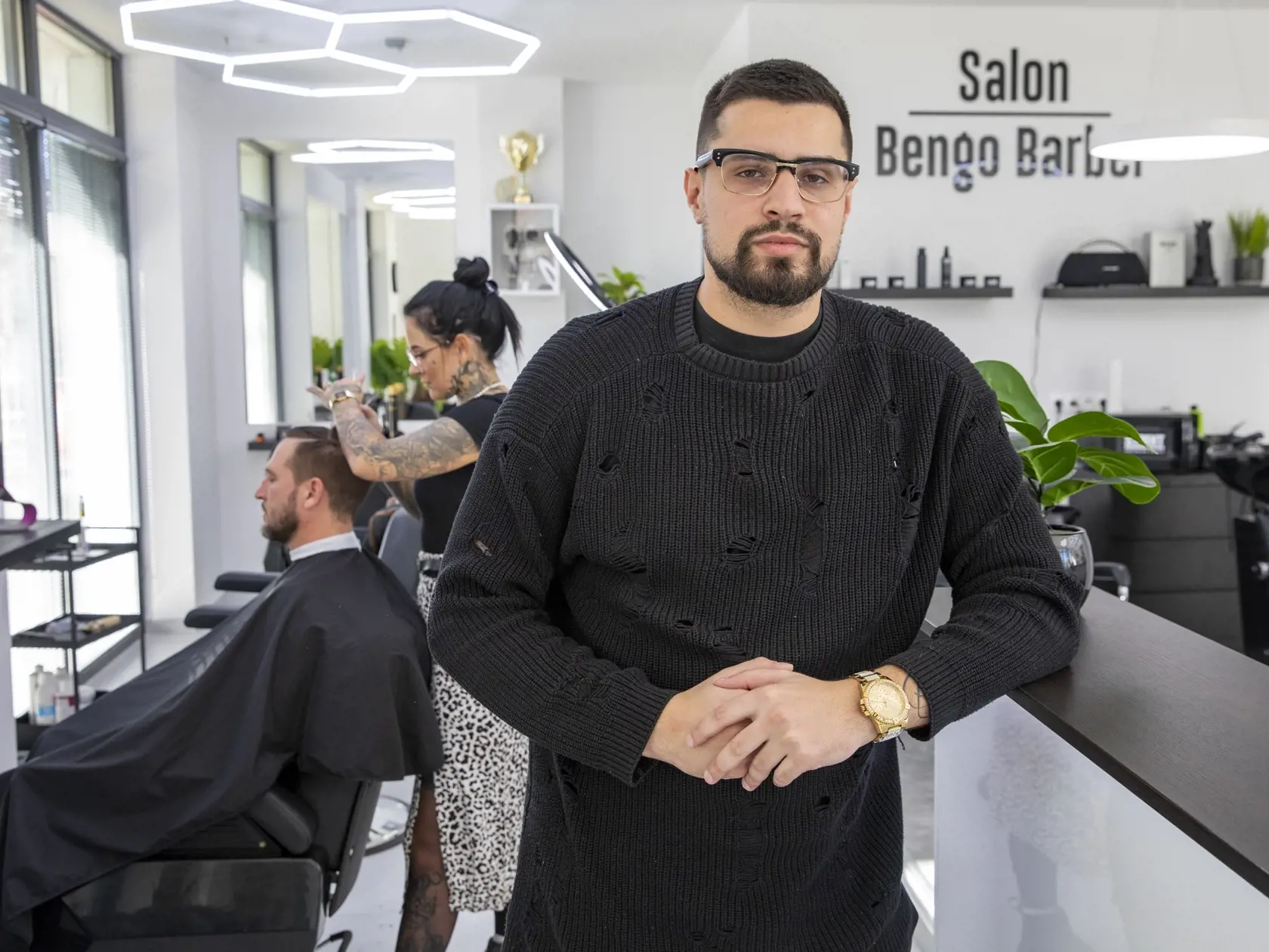 „Pre štát to môže byť prospešné. Možno to prinúti ľudí dávať si viac pozor na to, či ten bloček dostanú. Zvýši sa pozornosť. Možno to bude mať pozitívny vplyv na zákazníka, že sa mu dostane niečo naspäť,“ povedal nám Nikolas Beringer, majiteľ Bengo barber.