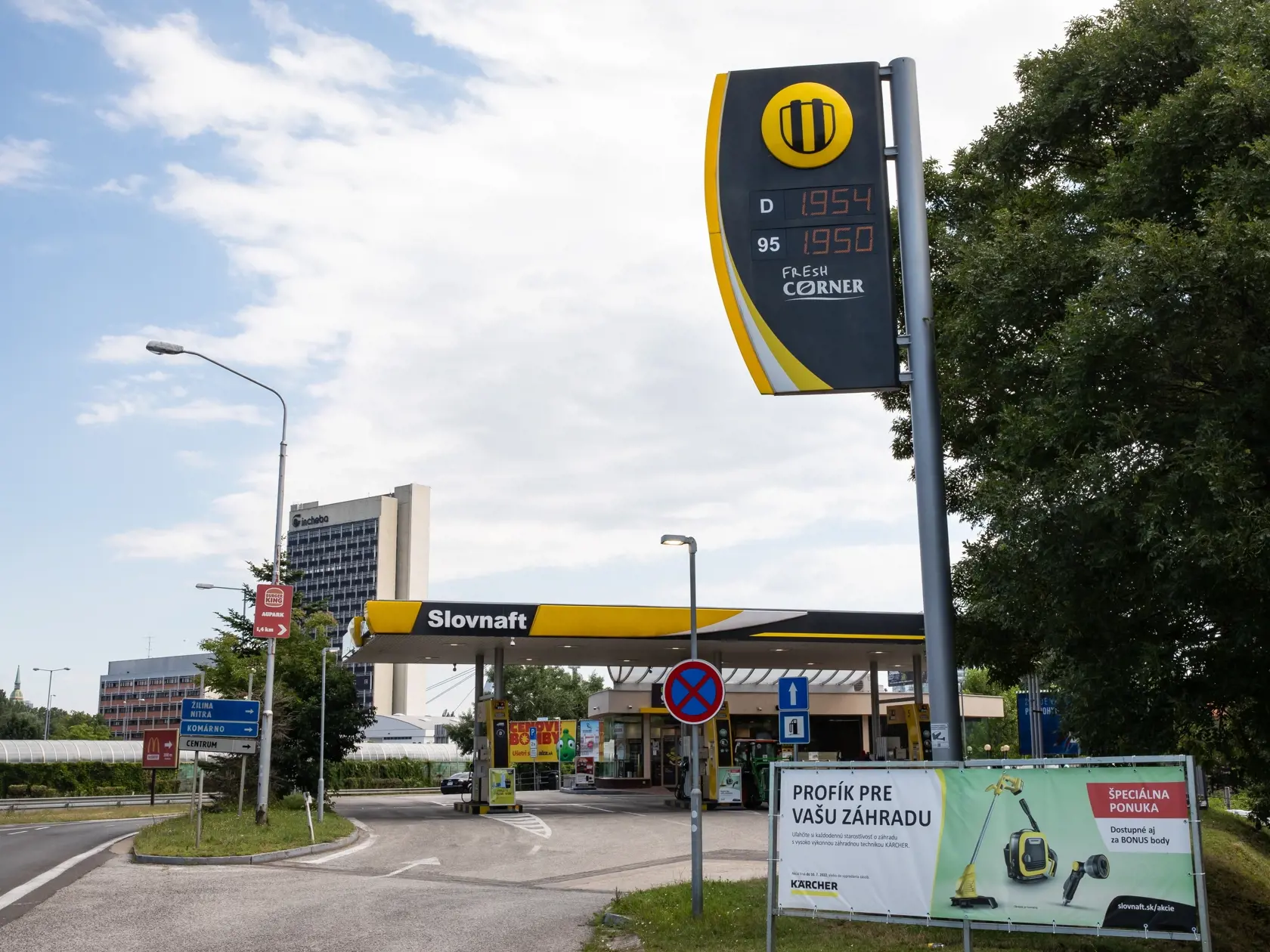 Počas leta Slováci tankovali historicky drahý benzín aj naftu.
