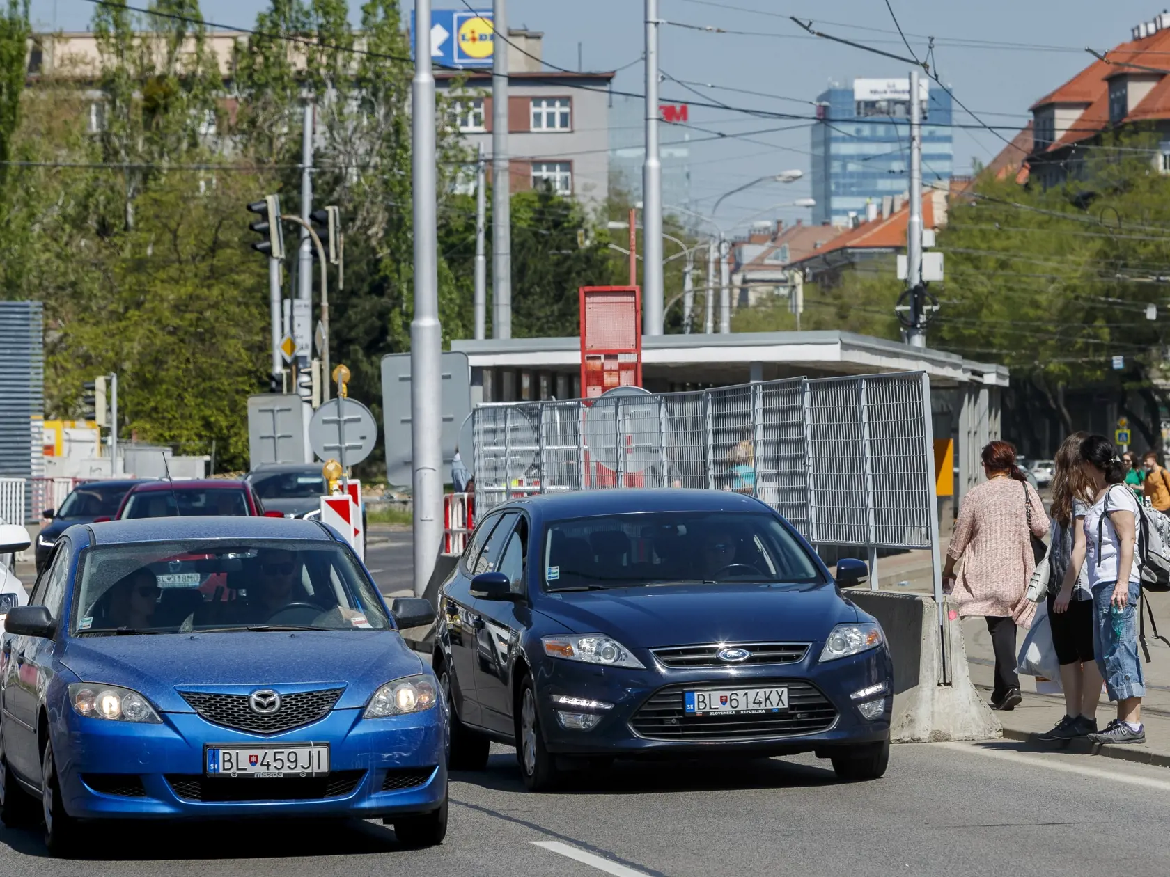 Linky prechádzajúce ulicou Mlynské nivy v Bratislave menia trasy.