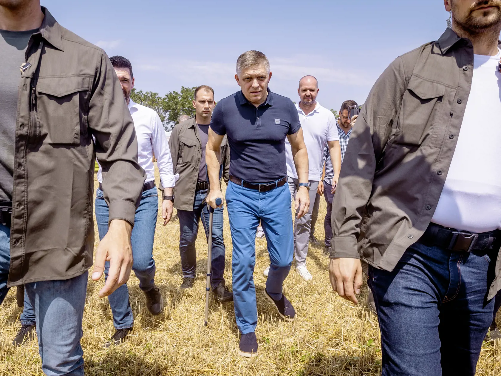 Dva mesiace po streľbe. Premiér Robert Fico počas návštevy poľnohospodárskeho družstva Agro Voderady, ktorá bola prvým verejným podujatím po atentáte.