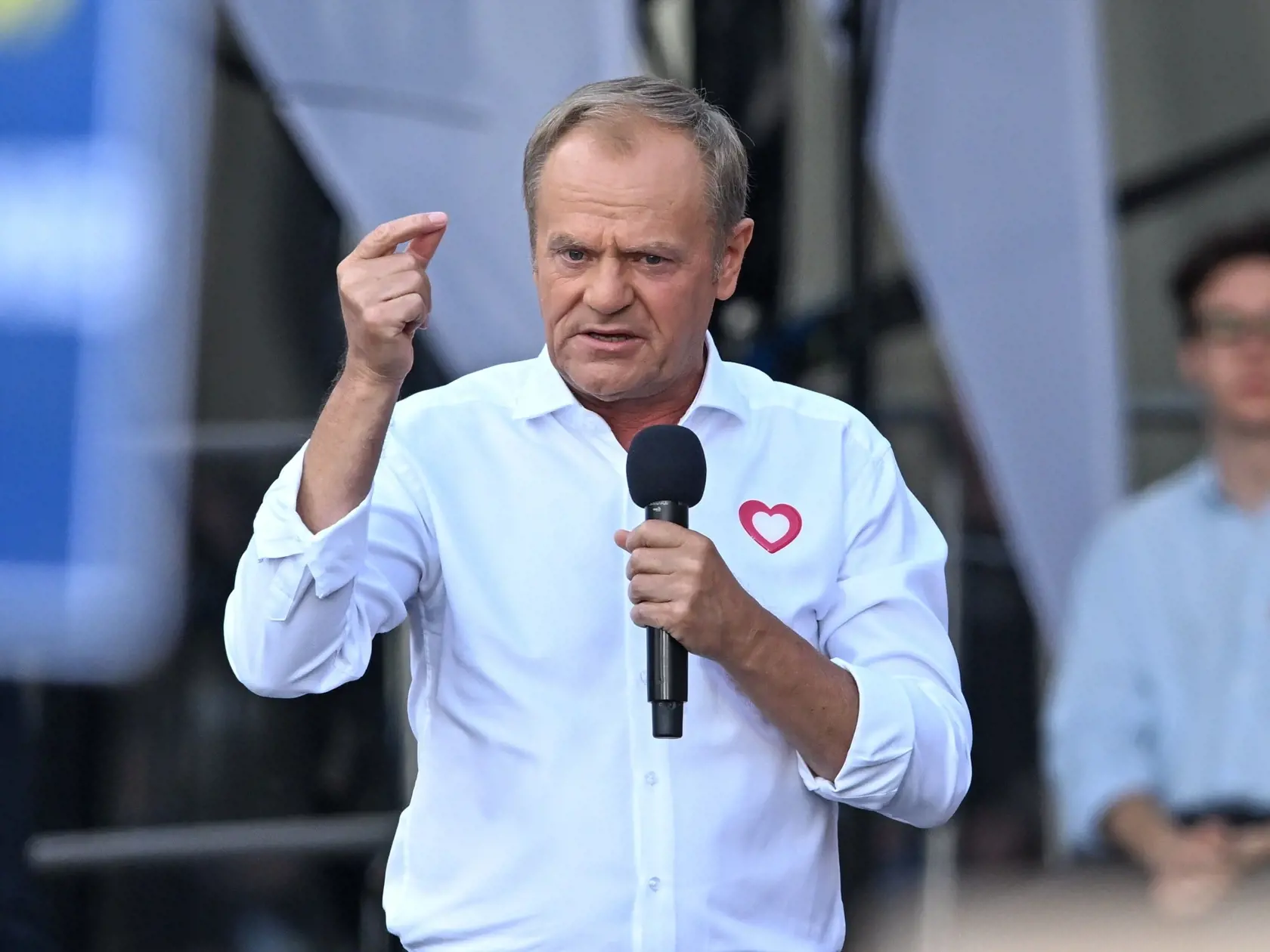Poľský premiér Donald Tusk v príspevku na sieti X o Bidenovi napísal, že mnohokrát prijímal ťažké rozhodnutia, "vďaka ktorým sa Poľsko, Amerika a svet stali bezpečnejšími, a demokracia a sloboda silnejšie".