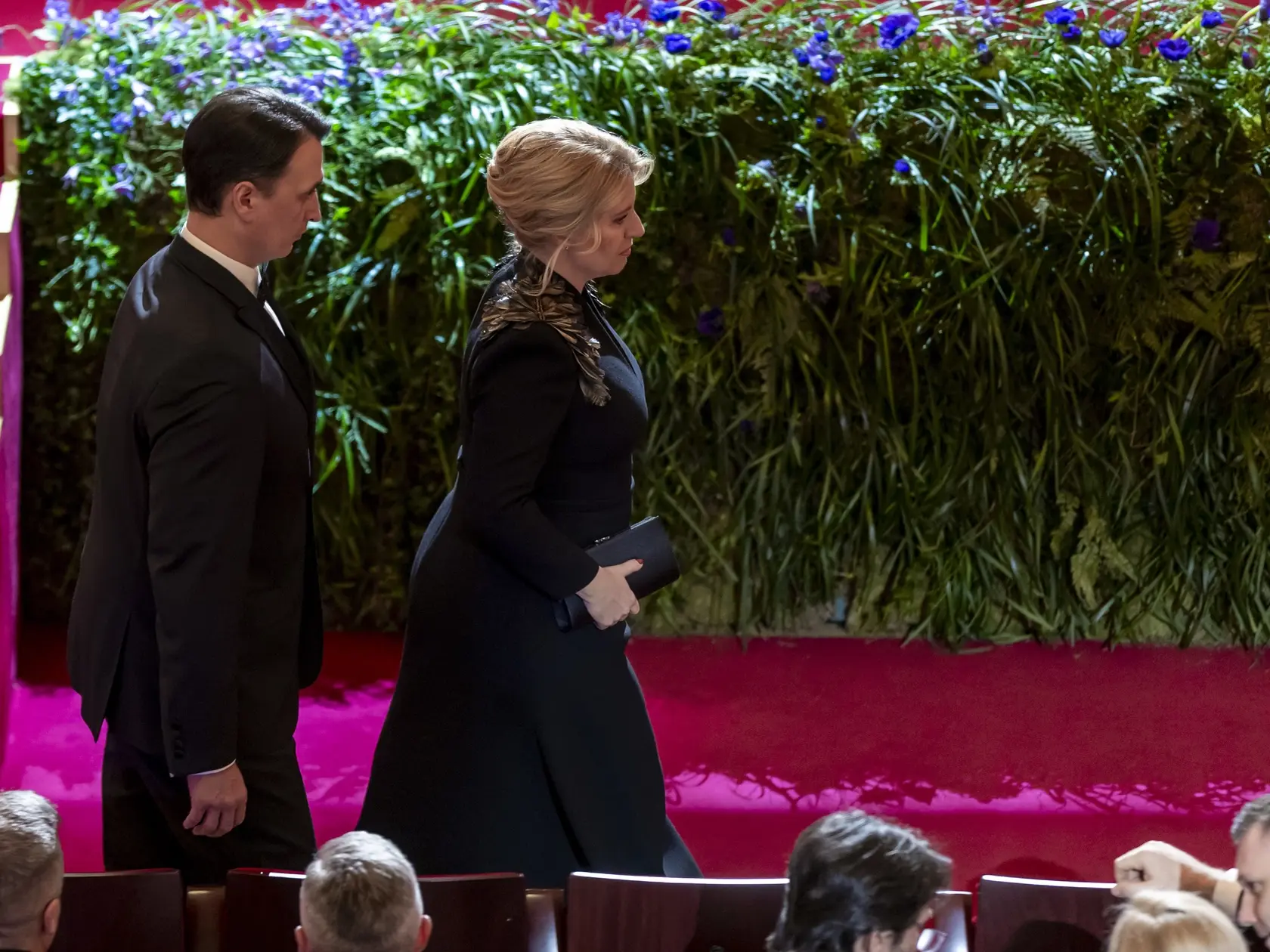 Zuzana Čaputová s partnerom na slávnostnom štátnych vyznamenaní. 