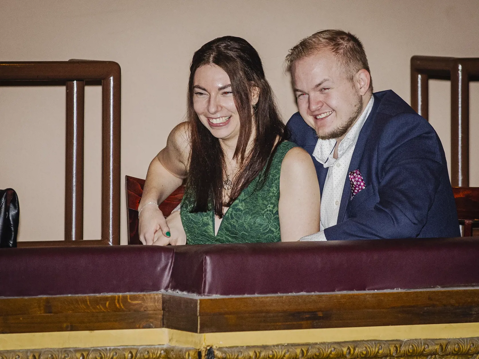 Na snímke Artur Štaidl s priateľkou počas slávnostnej premiéry minisérie Iveta - skutočný príbeh Ivety Bartošovej pokračuje, ktorá sa konala v pražskom kine Lucerna.