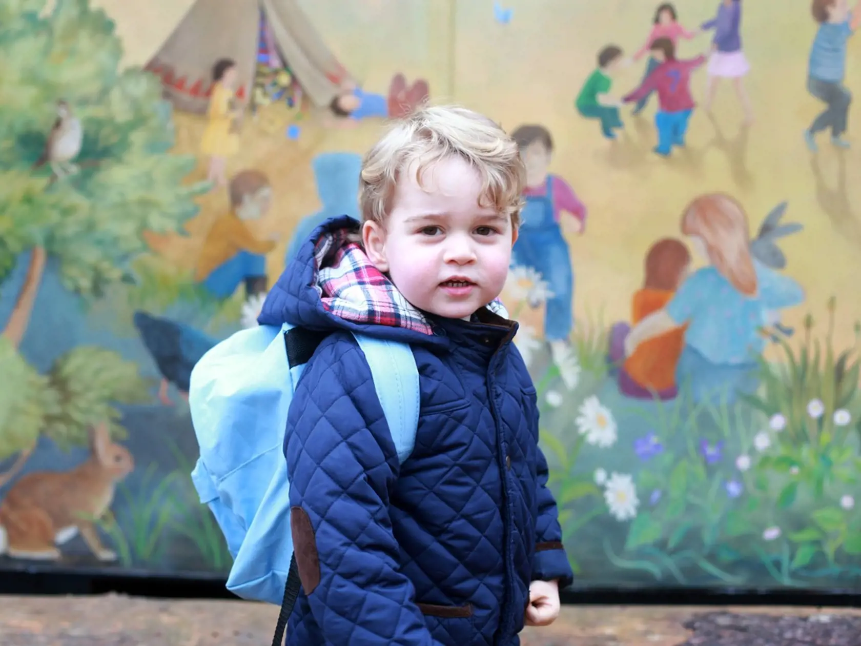 Georgov prvý deň v škôlke vo Westacre Montessori School zaznamenala jeho mama, vojvodkyňa Kate. Bolo to šiesteho januára 2016.