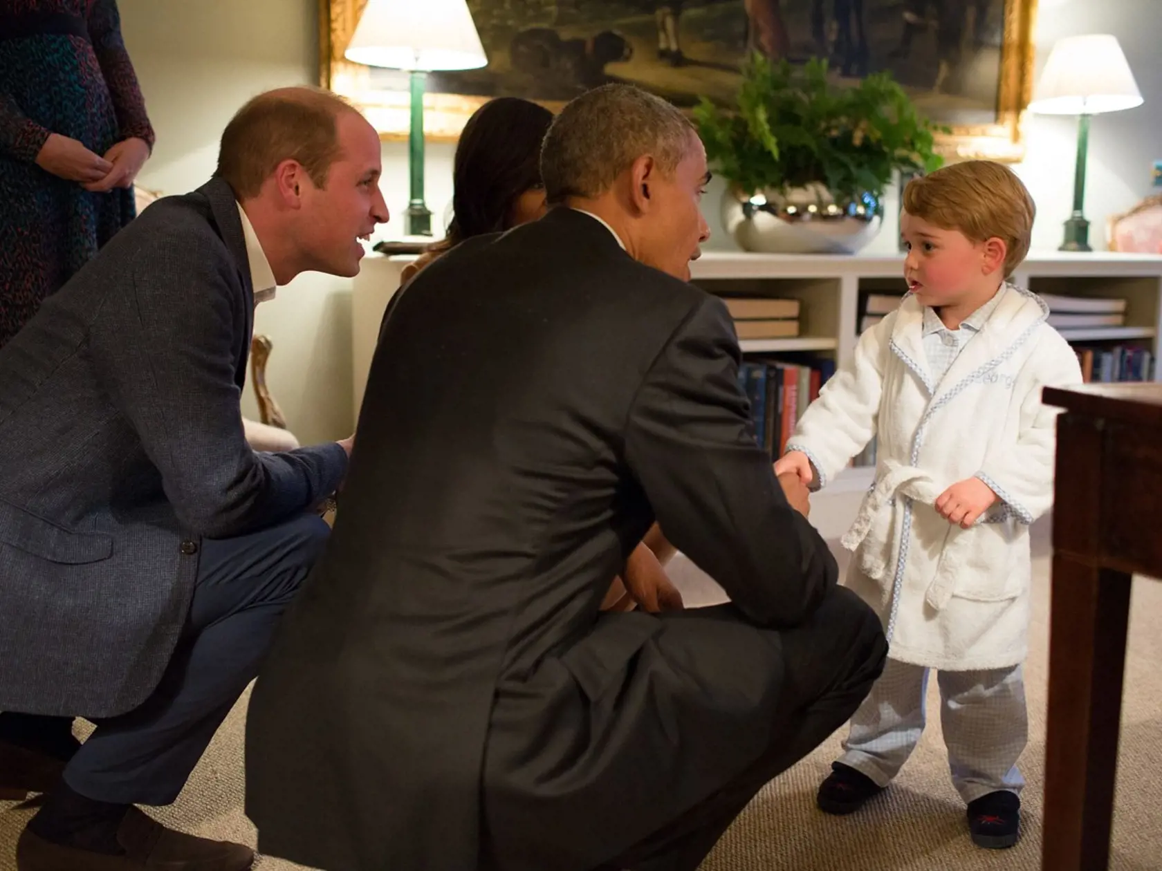 Nie každý sa môže pochváliť tým, že u seba doma privítal amerického prezidenta v župane. Takúto pohodičku mal George v apríli 2016, keď Kensingtonský palác navštívil vtedajší prezident USA Barack Obama.