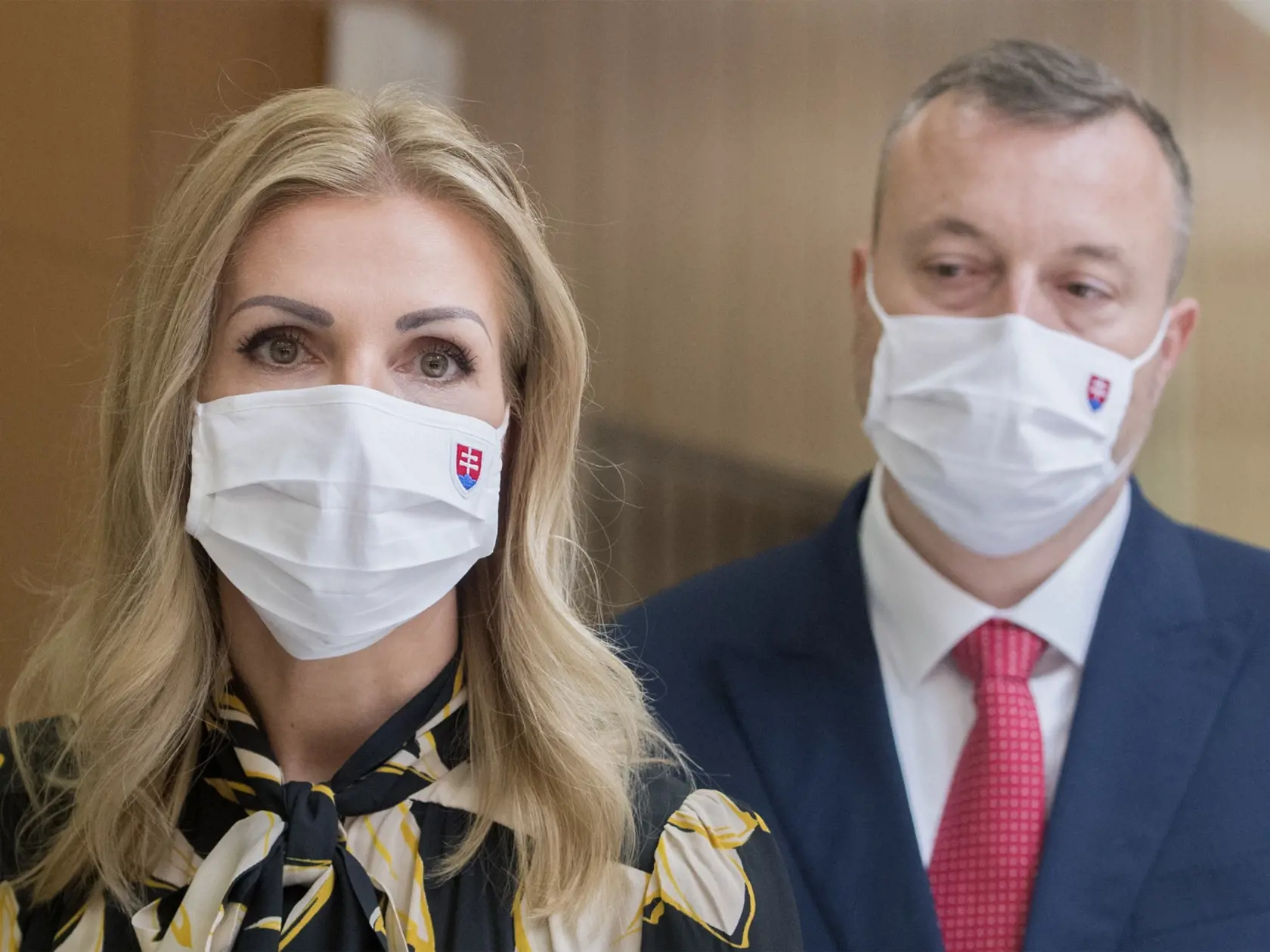 Na snímke vľavo poslankyňa NR SR Petra Krištúfková a vpravo minister práce, sociálnych vecí a rodiny Milan Krajniak (obaja Sme rodina) počas brífingu s novinármi v rámci 25. zasadnutia vlády SR v streda 17. júna 2020 v Bratislave. Petra Krištúfková bude novou splnomocnenkyňou vlády pre podporu rodiny a sociálnu pomoc. Ide o nový post, ktorý vznikne na návrh ministra práce Milana Krajniaka. Návrh na jej vymenovanie v stredu schválila vláda premiéra Igora Matoviča (OĽaNO). FOTO TASR - Martin Bauma