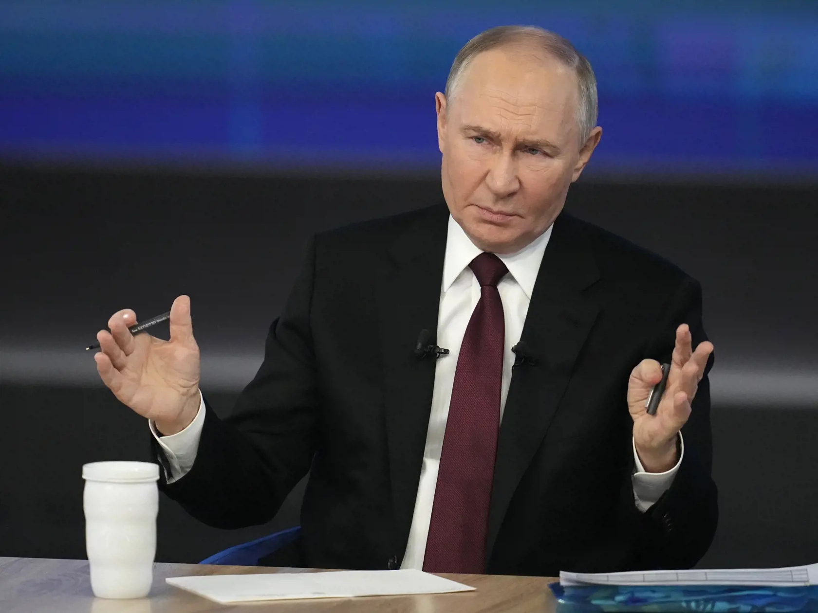 Ruský prezident Vladimir Putin rozpráva počas výročnej tlačovej konferencie v Moskve 19. decembra 2024.