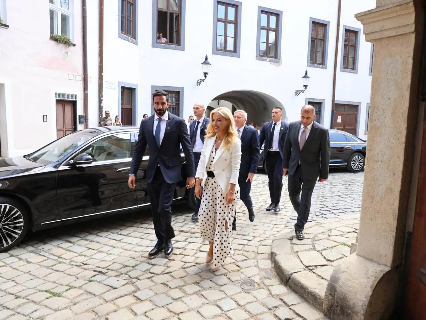 V rámci oficiálnej návštevy šejk zavítal aj do Univerzitnej knižnice.