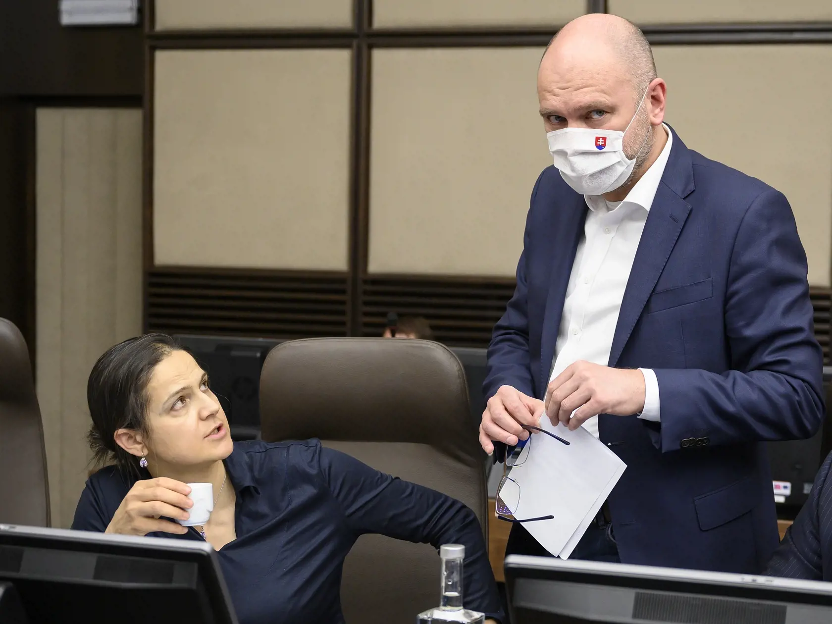 Na snímke je vľavo ministerka spravodlivosti SR Mária Kolíková a vpravo podpredseda vlády SR a minister hospodárstva SR Richard Sulík počas 13. schôdze vlády SR.