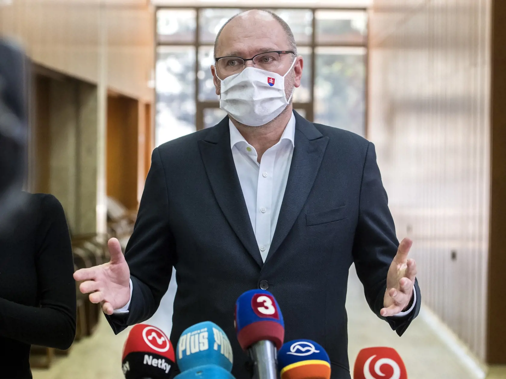 Na snímke je podpredseda vlády a minister hospodárstva SR Richard Sulík (SaS) počas brífingu s novinármi po skončení zasadnutia vlády SR,.
