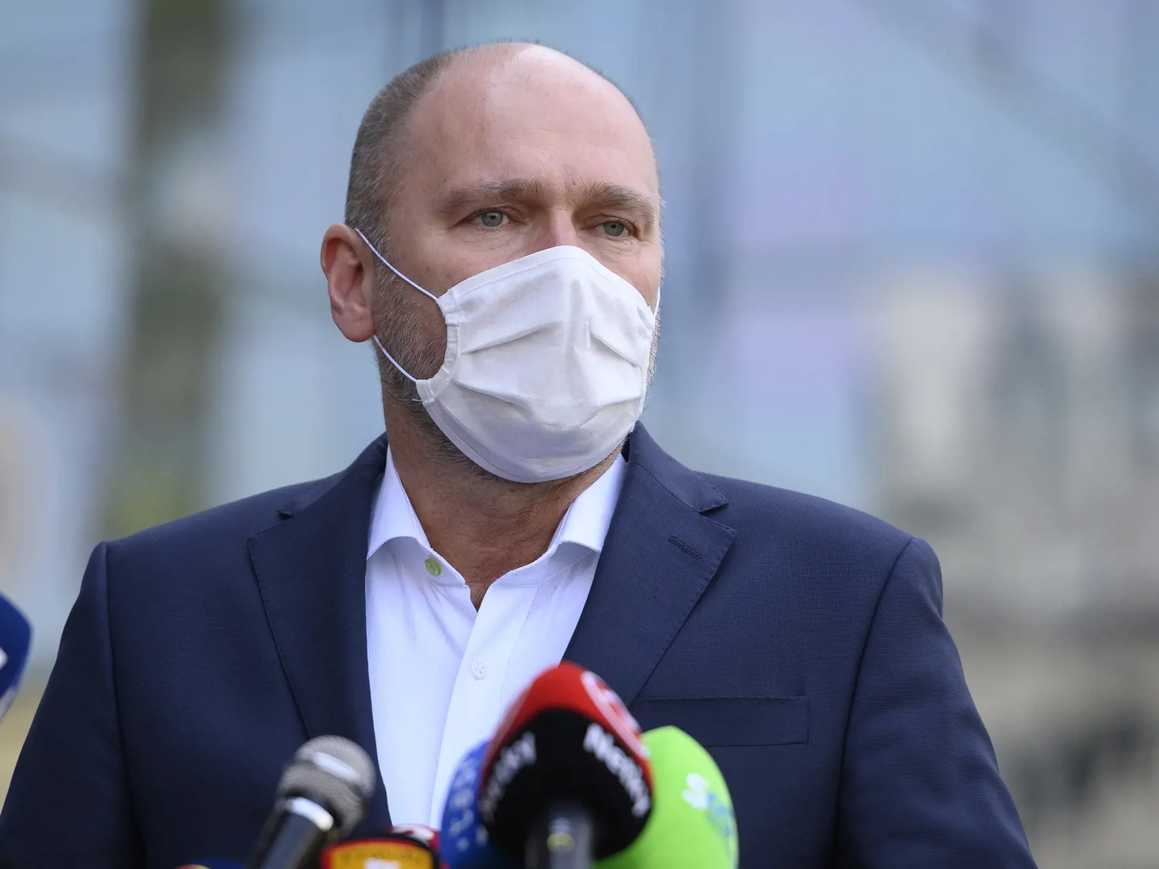 Minister hospodárstva Richard Sulík (SaS) počas tlačovej konferencie po prvom zasadnutí Ekonomickej krízovej rady v Bratislave.