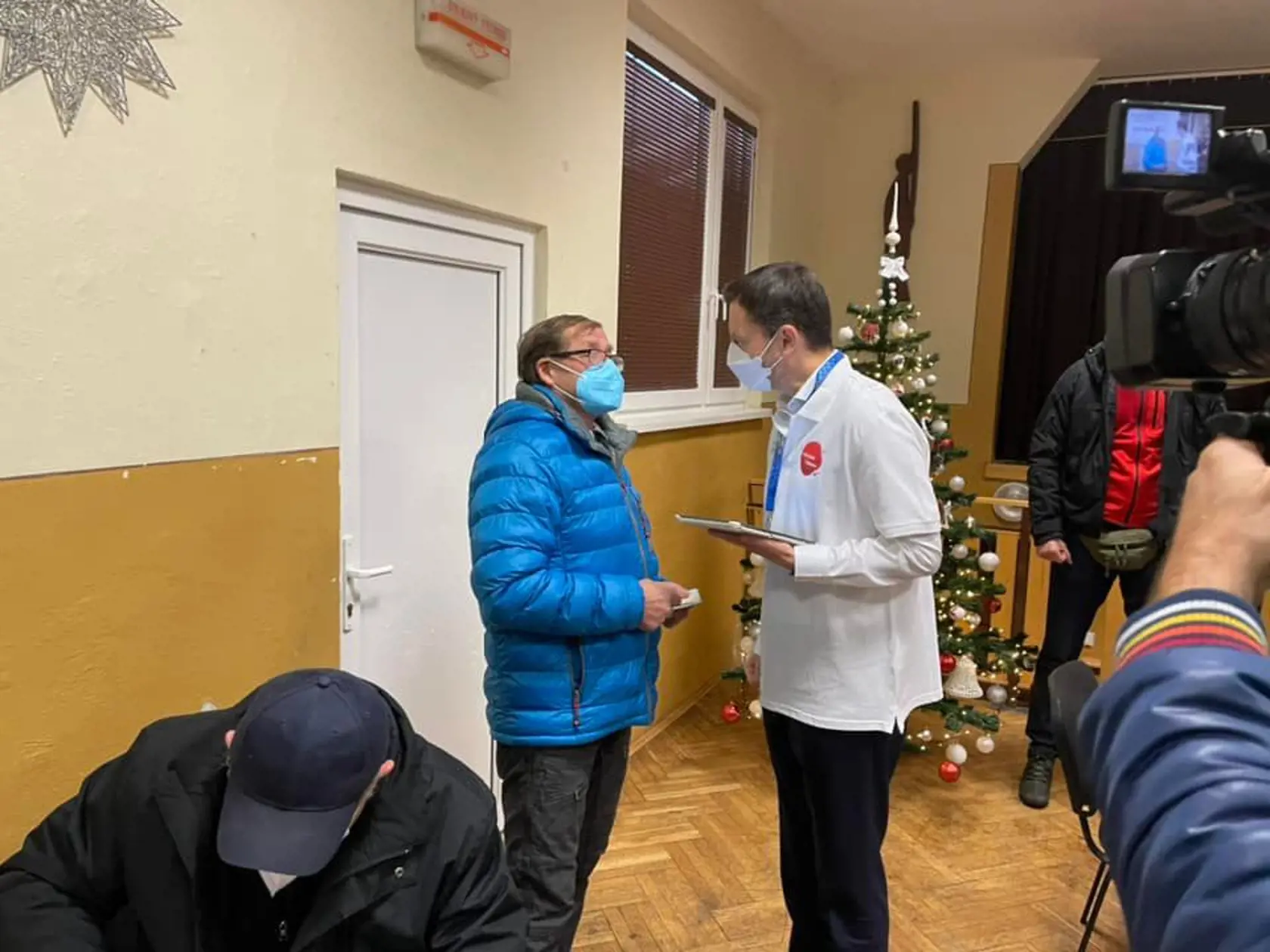 V obci Ivachnová sa do očkovania zapojili aj predseda vlády Eduard Heger - predseda vlády SR a minister zdravotníctva Vladimír Lengvarský.