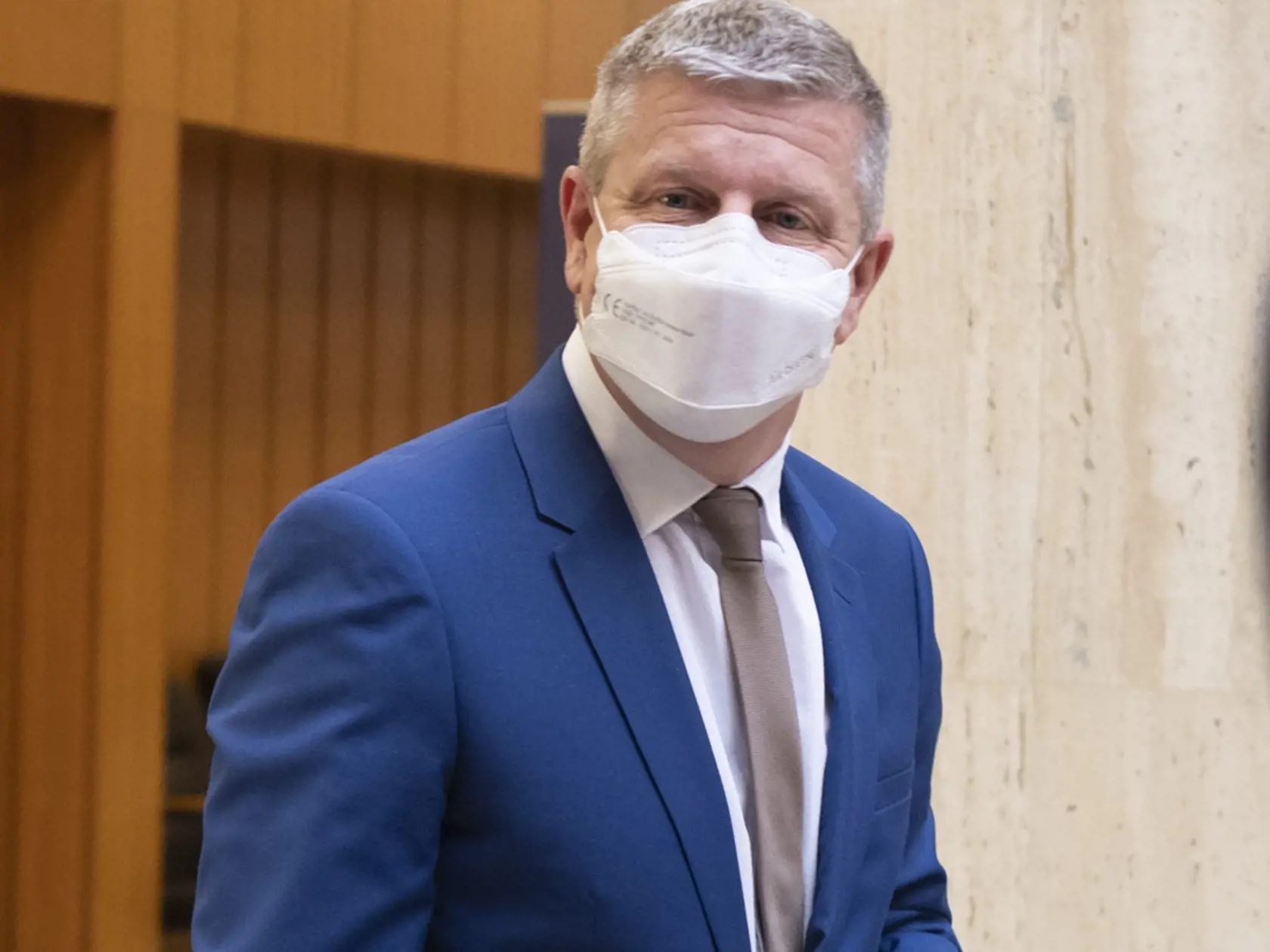 Na snímke minister zdravotníctva SR Vladimír Lengvarský (nominant OĽANO) prichádza na 53. rokovanie vlády Slovenskej republiky 19. januára 2022 v Bratislave. FOTO TASR - Pavel Neubauer