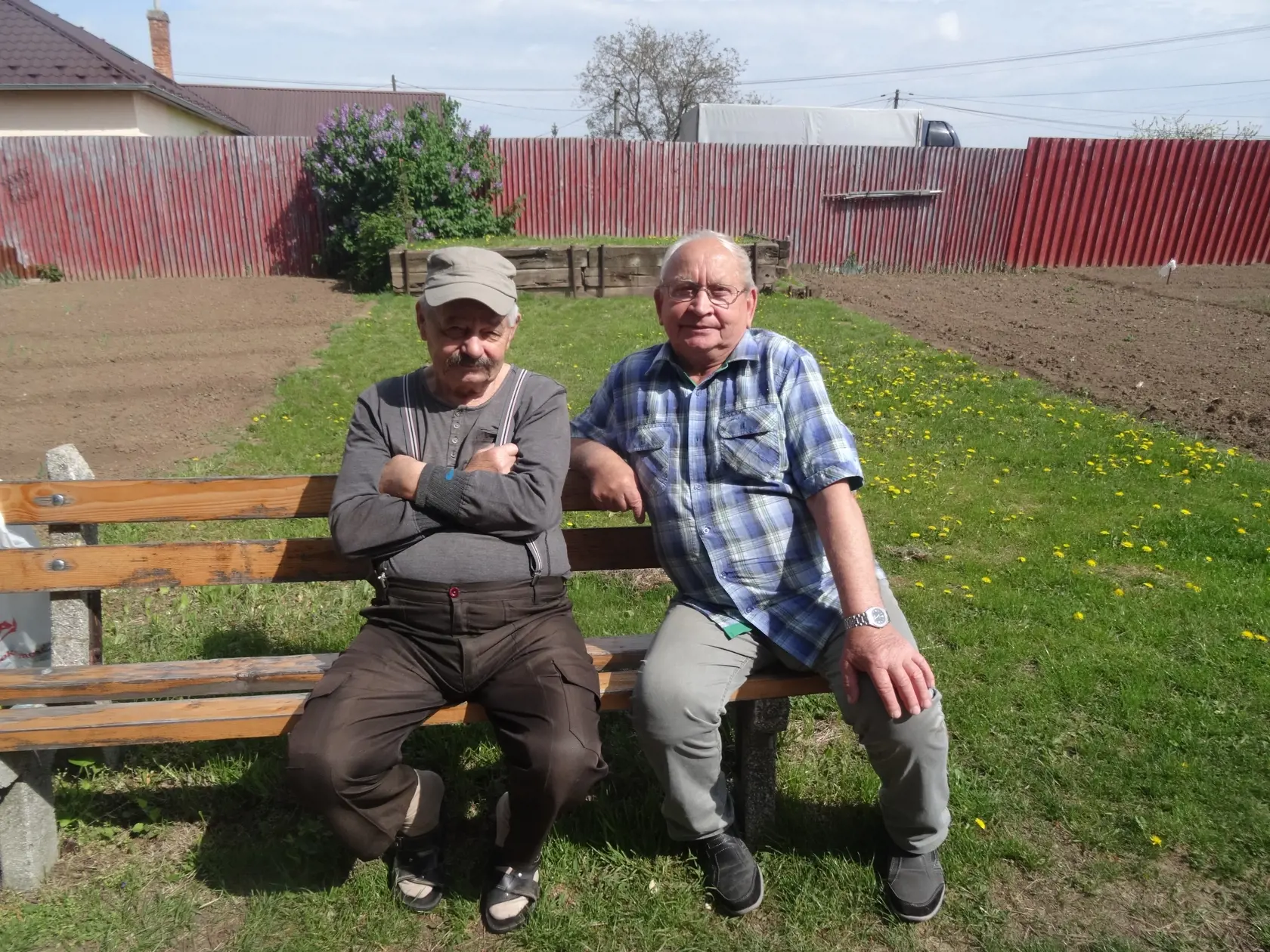 Obyvatelia Hanisky Ladislav (77) a Janko (73).
