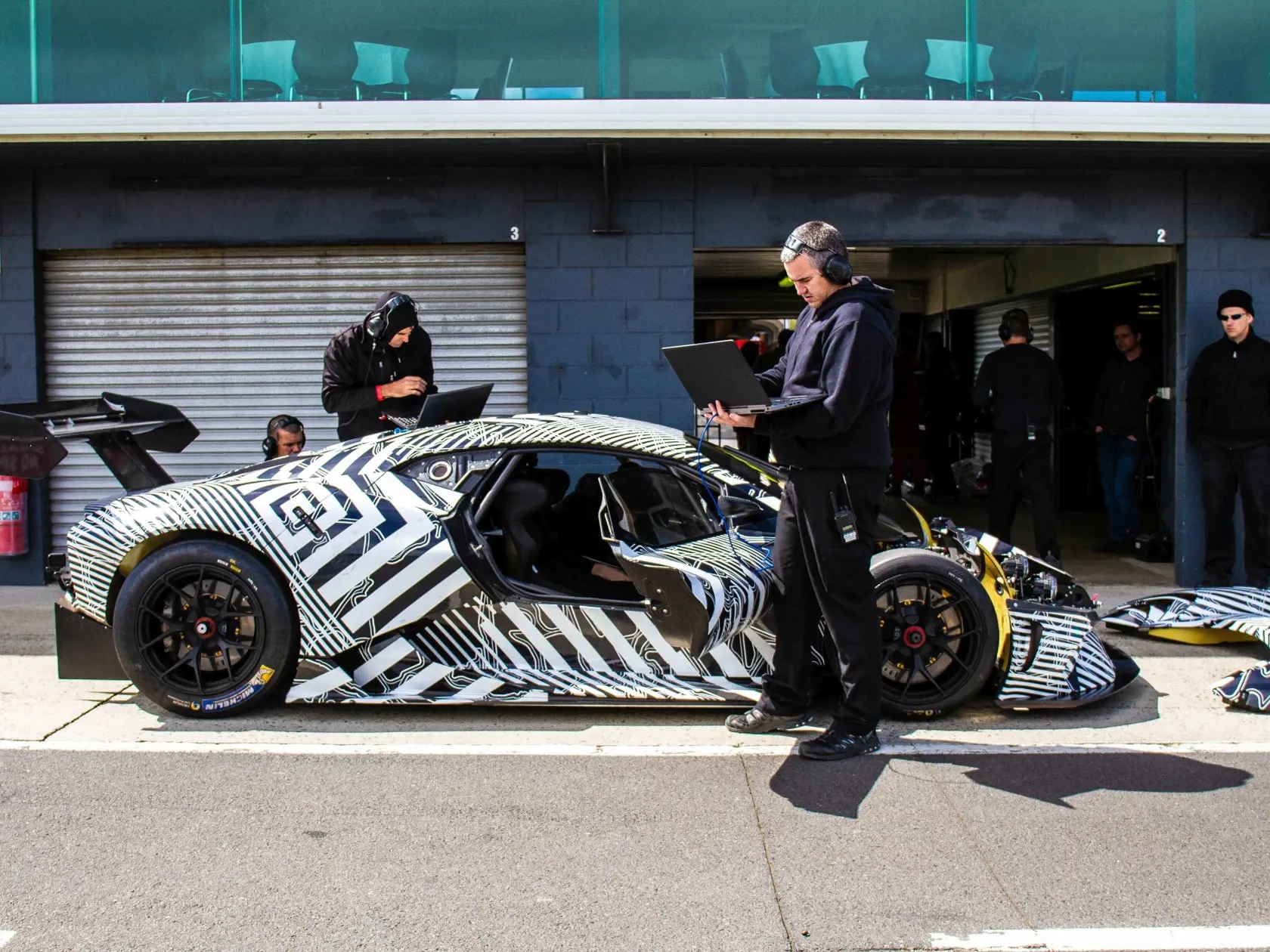 Brabham BT62 pri testoch a vývoji, ktorý trval viac ako dva roky