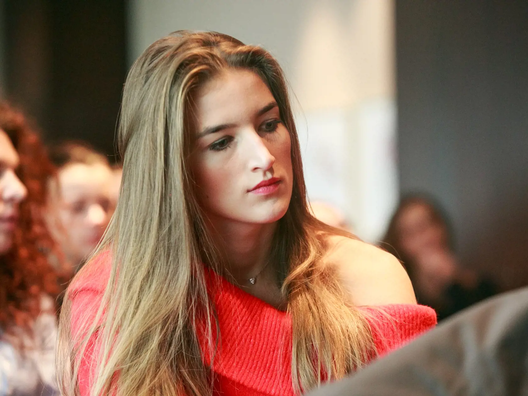 na snímke Barbora Hlinková, frajerka Jána Durovcíka  z tlacovej konferencie pri príležitosti predstavenia nového seriálu Vlci. Konferencia sa konala v priestoroch Grand Hotel River Park
