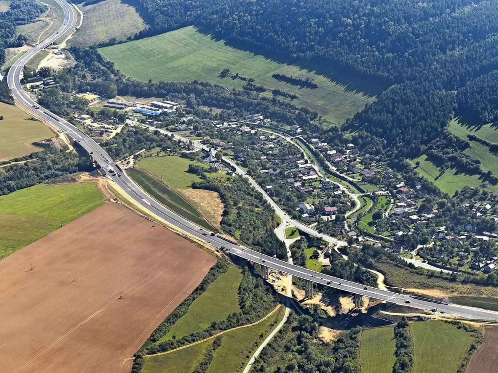 Kým ju dostavajú, časť ľudí pôjde do penzie a stavba diaľnice bude terčom vtipov.