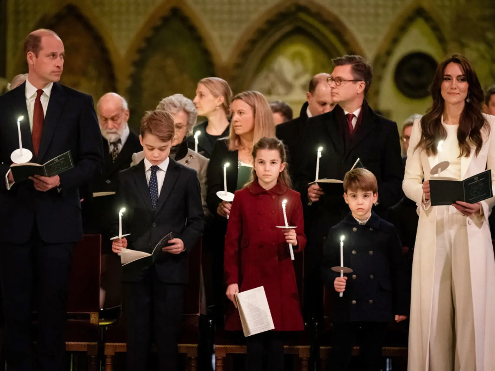 Princená Kate a princ William s deťmi, princom Georgom, princeznou Charlotte a princom Louisom na koncerte vianočných kolied vo Westminsterskom opátstve.